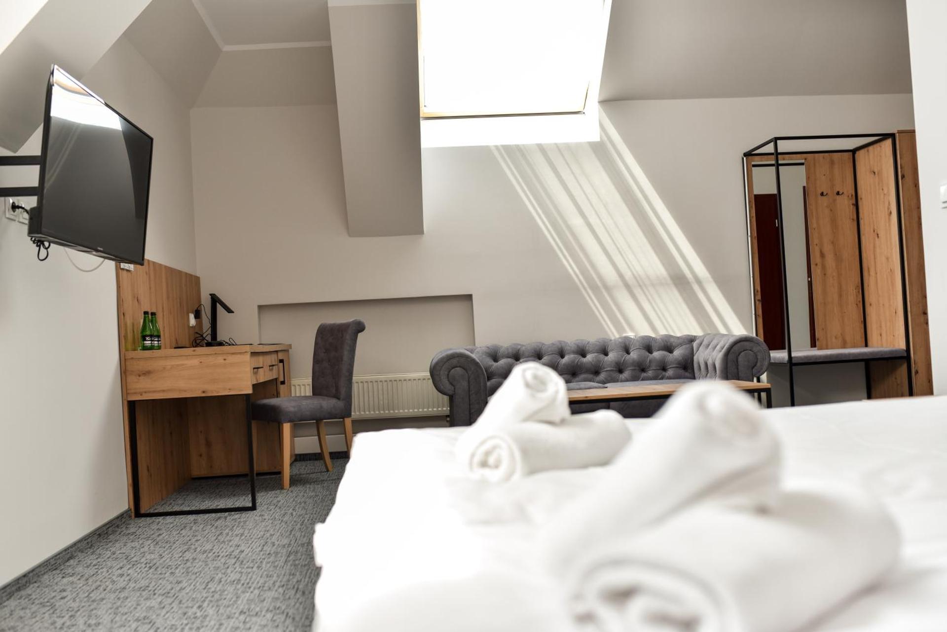 Communal lounge/ TV room