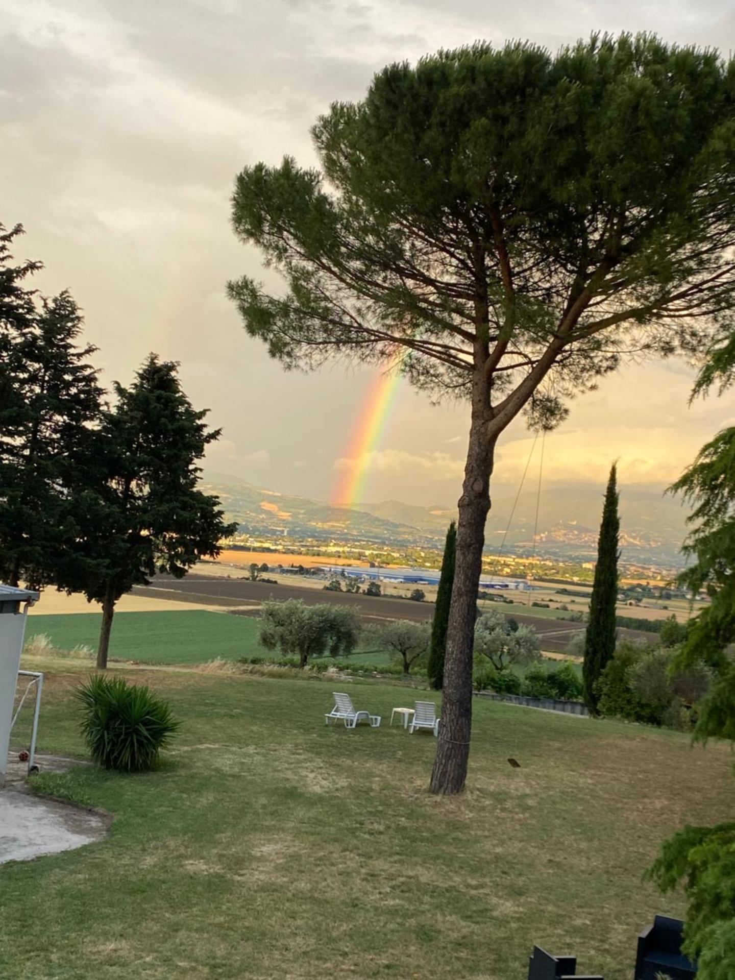 Casale in collina vista Assisi,Brufa di Torgiano