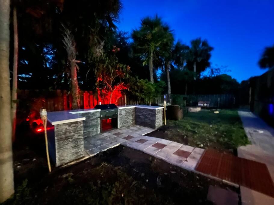 Poolside Cocoa Oasis w/ Tiki Bar!