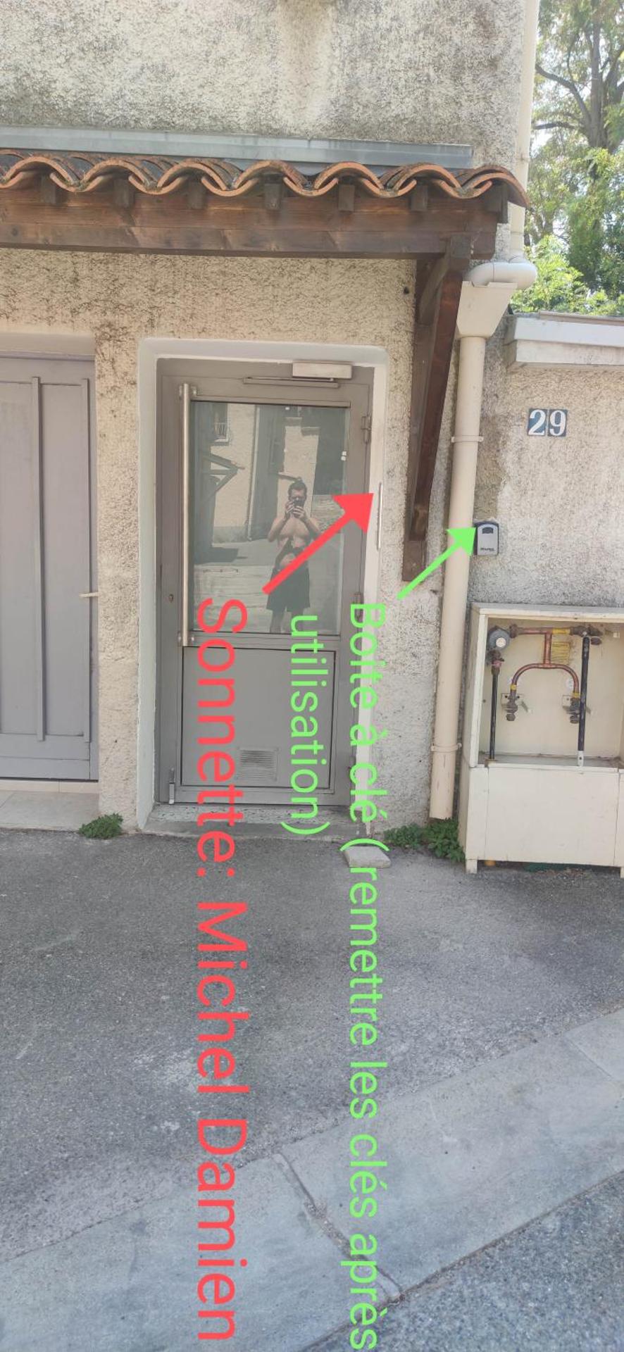 logement entier a 15 mn d'Avignon, 10mn d'Orange deux chambres