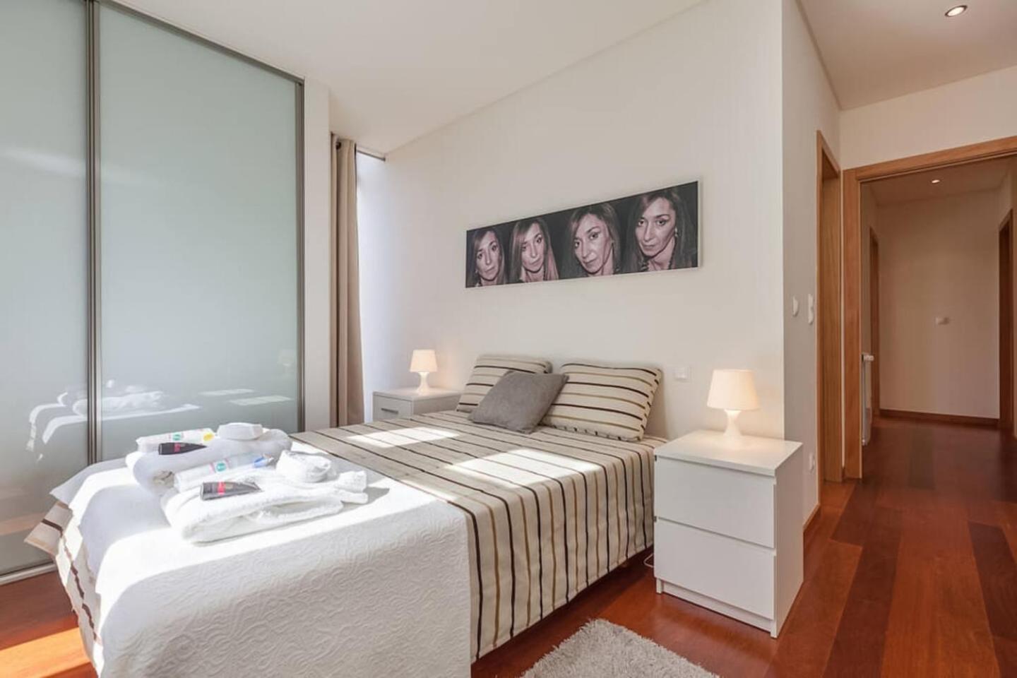 Moledo - Listening the Waves