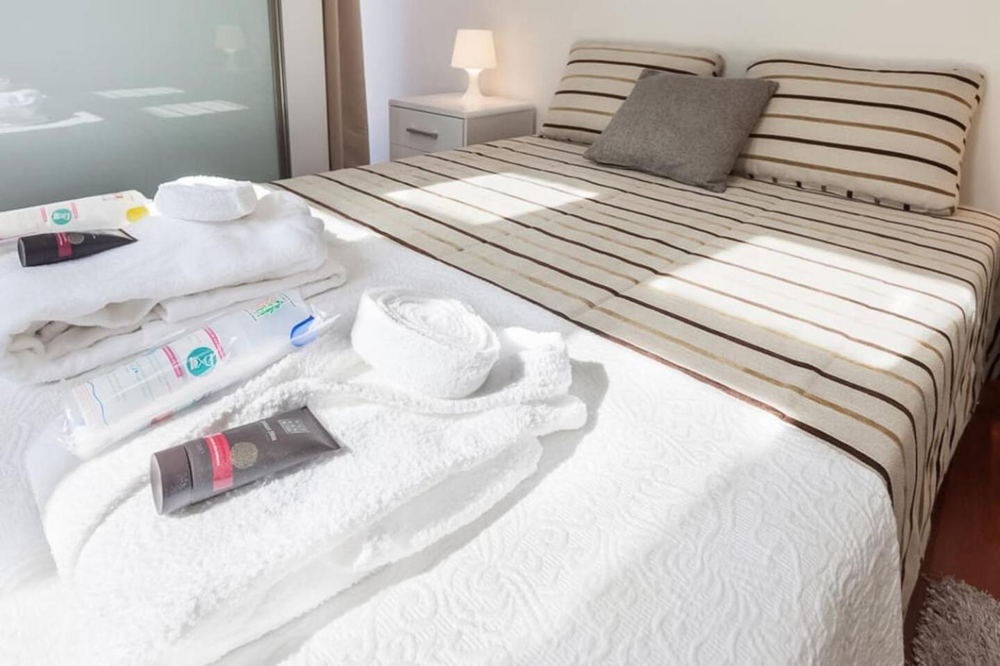 Moledo - Listening the Waves