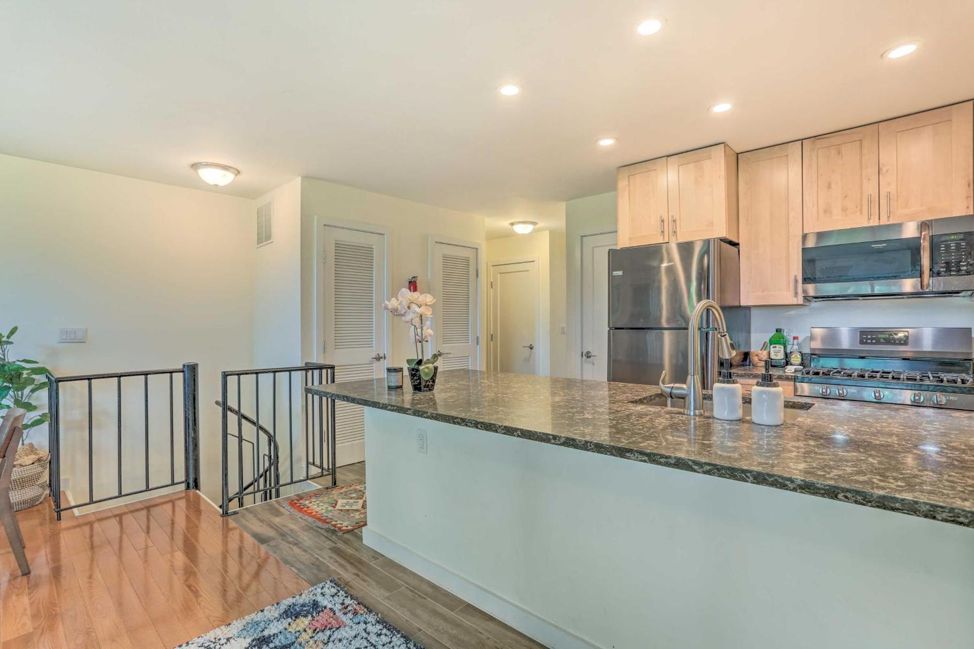 Sun-Lit Vernon Condo Less Than 2 Mi to Ski Resort!