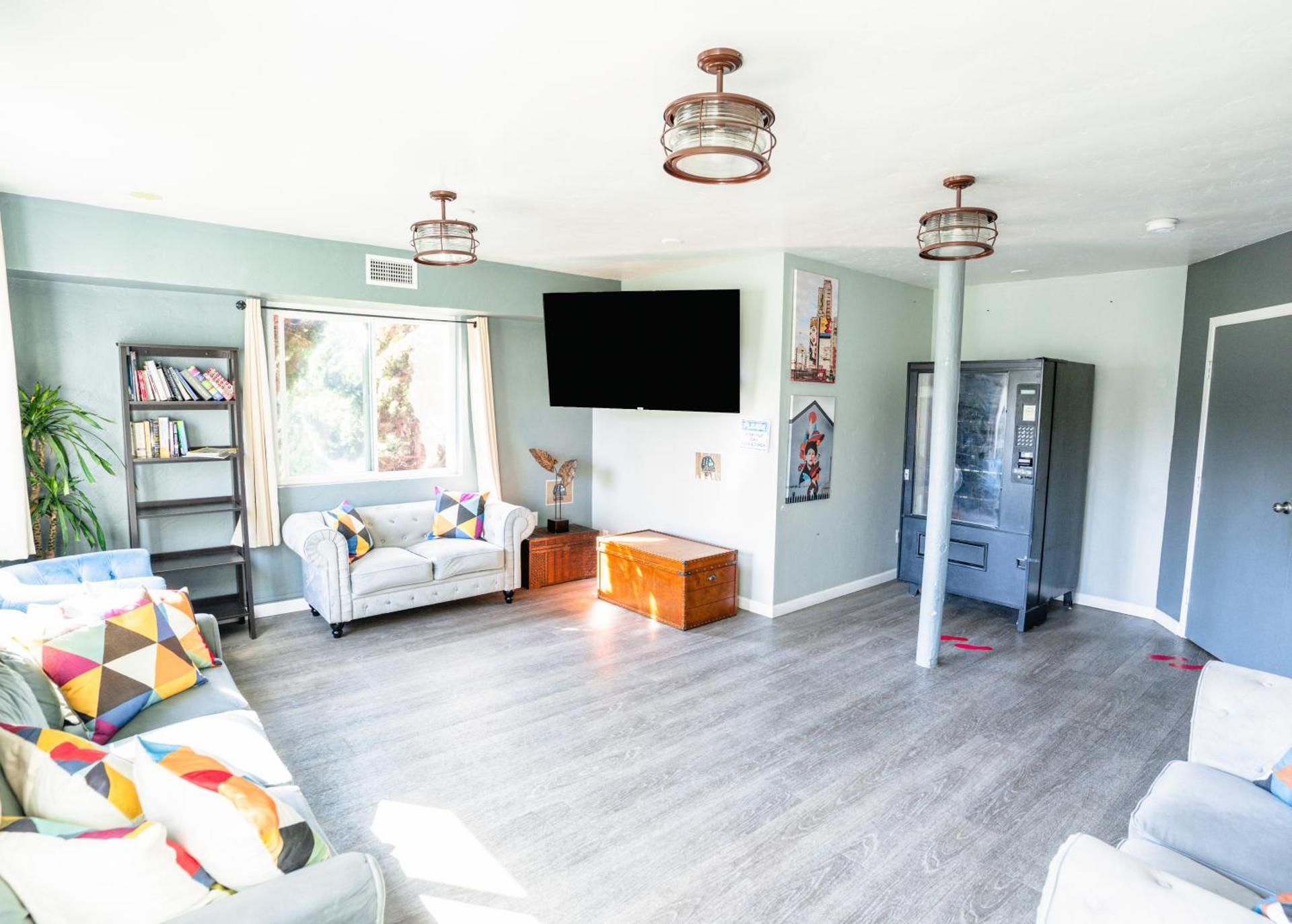 Communal lounge/ TV room