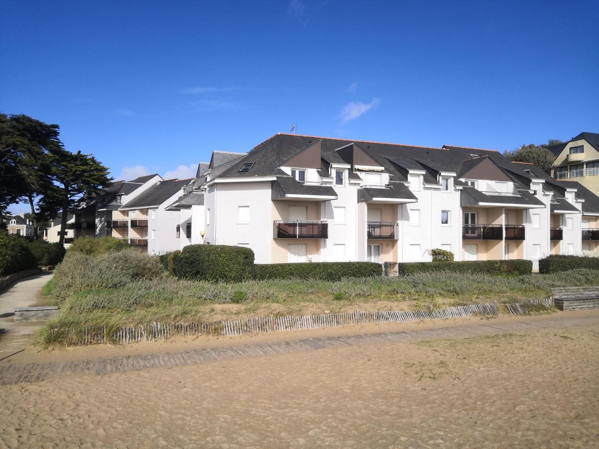 Accès direct à la PLAGE de Mr HULOT Saint Marc sur Mer près de La Baule - Parking privé