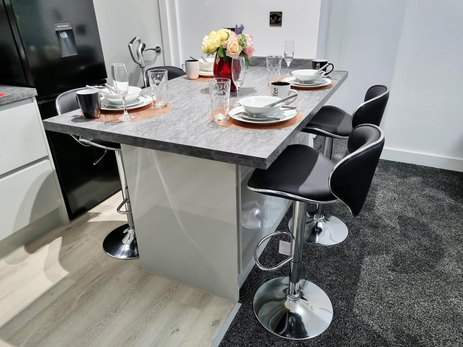 *11BR* Setup for your most amazing relaxed stay + Free Parking + Free Fast WiFi *