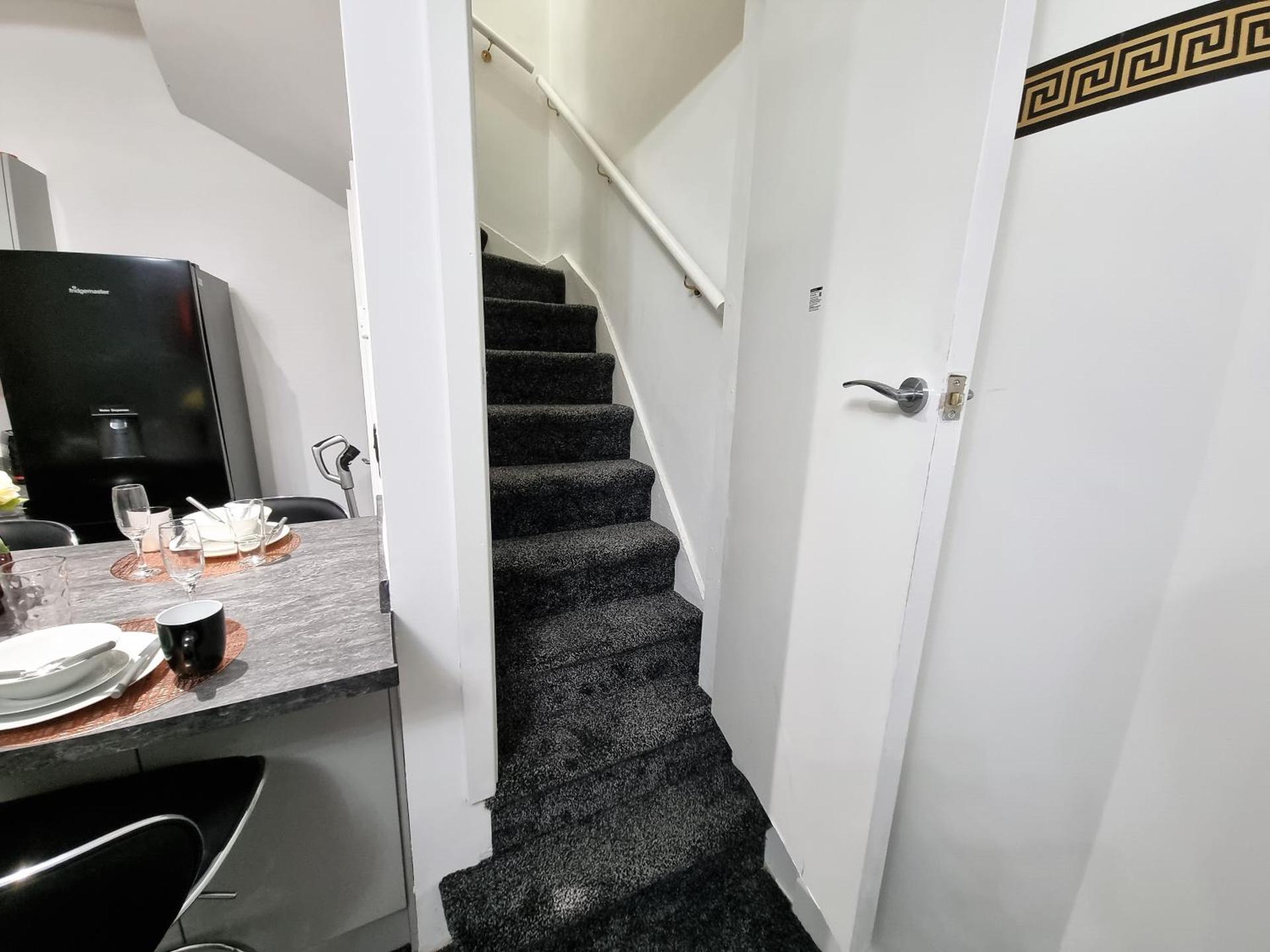 *11BR* Setup for your most amazing relaxed stay + Free Parking + Free Fast WiFi *