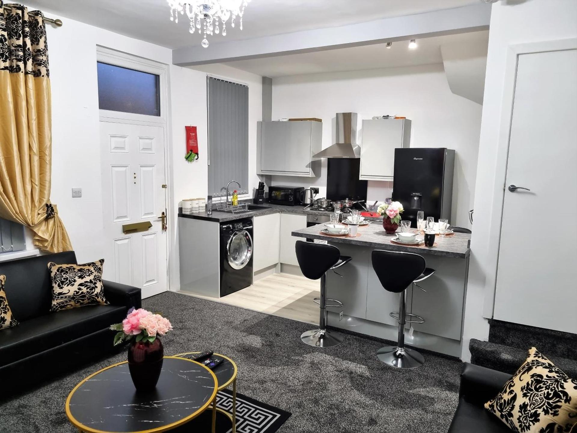 *11BR* Setup for your most amazing relaxed stay + Free Parking + Free Fast WiFi *