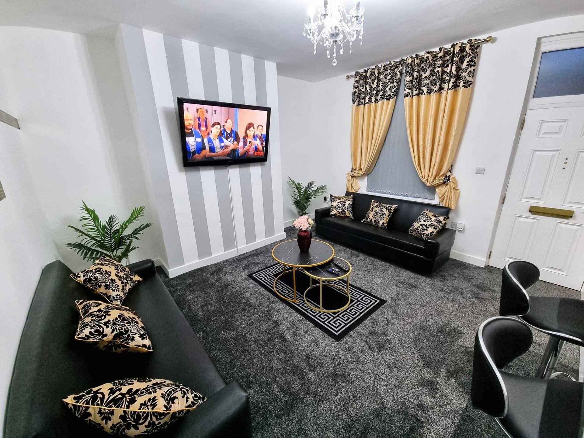 *11BR* Setup for your most amazing relaxed stay + Free Parking + Free Fast WiFi *