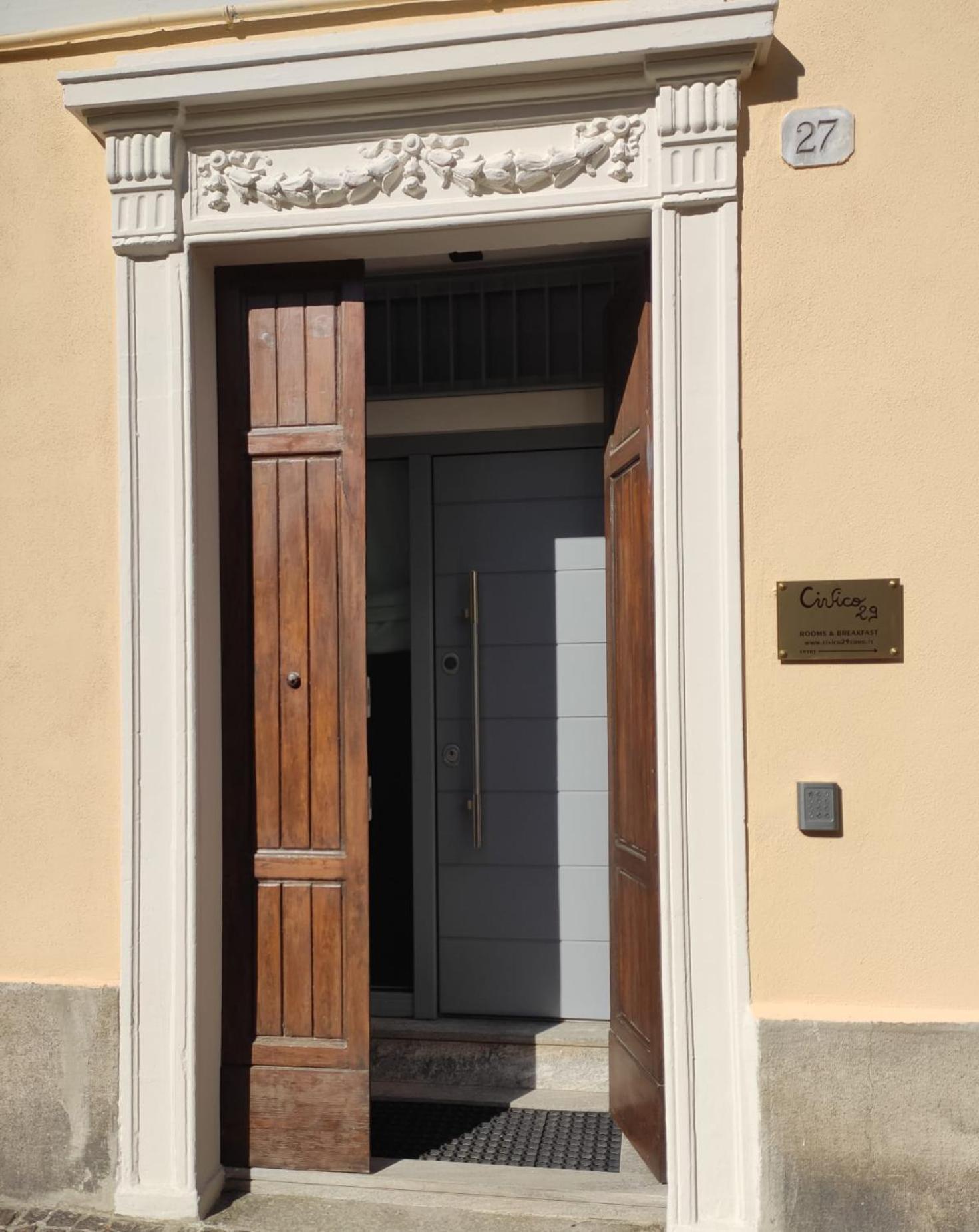 Facade/entrance