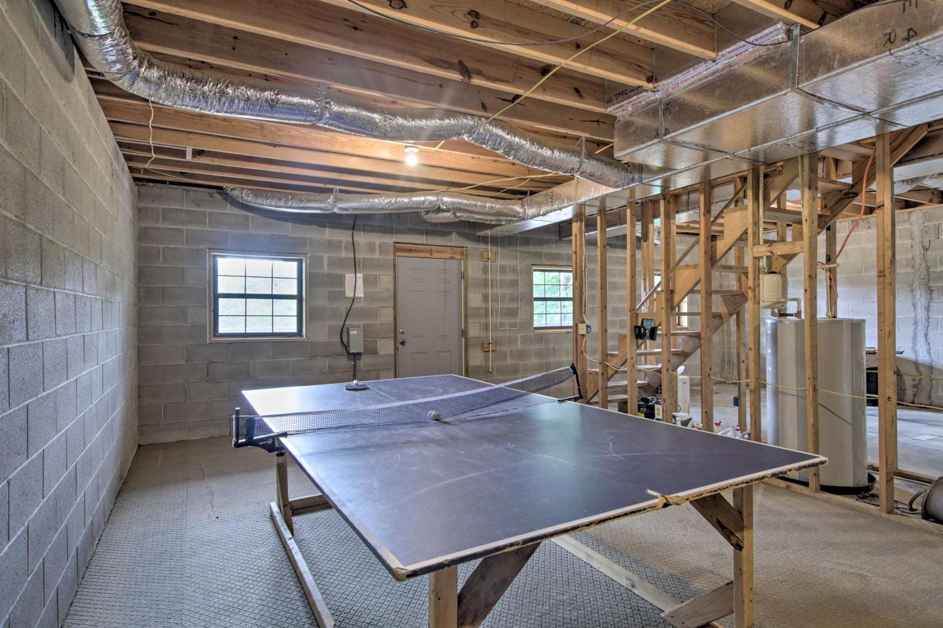 Rustic Young Harris Cabin with Fire Pit and Views