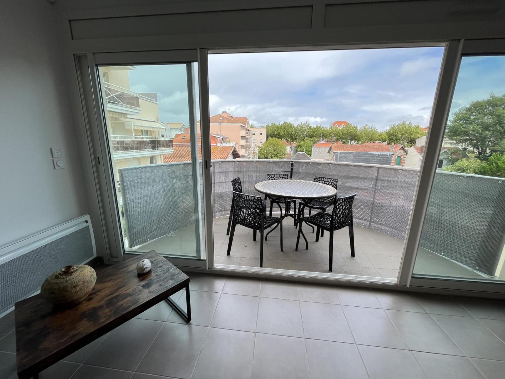 Superbe T3 de 66 m² centre ville Arcachon avec parking et balcon à 200m de la plage - FR-1-374-196