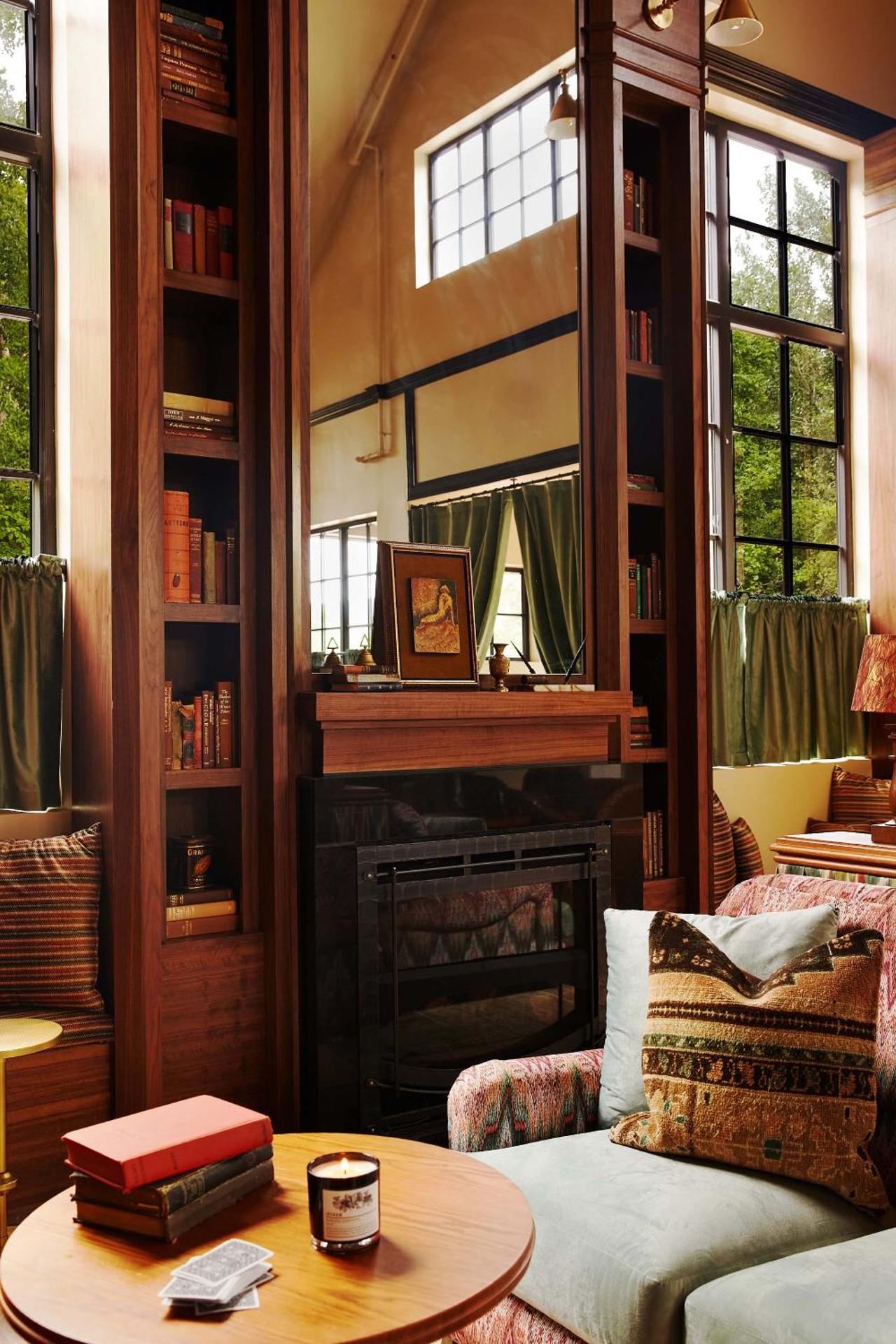 Communal lounge/ TV room