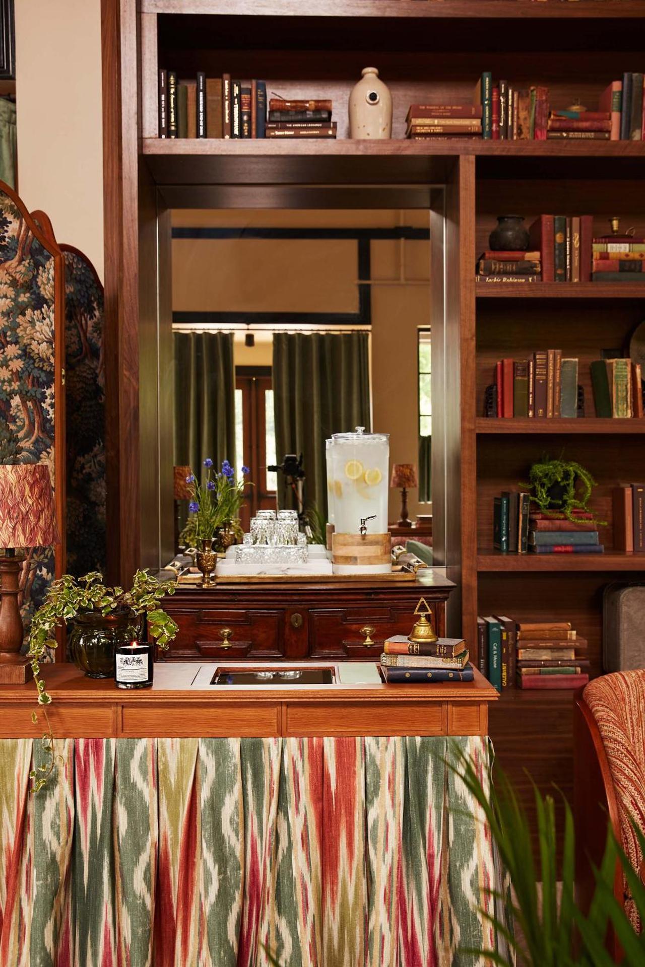 Communal lounge/ TV room