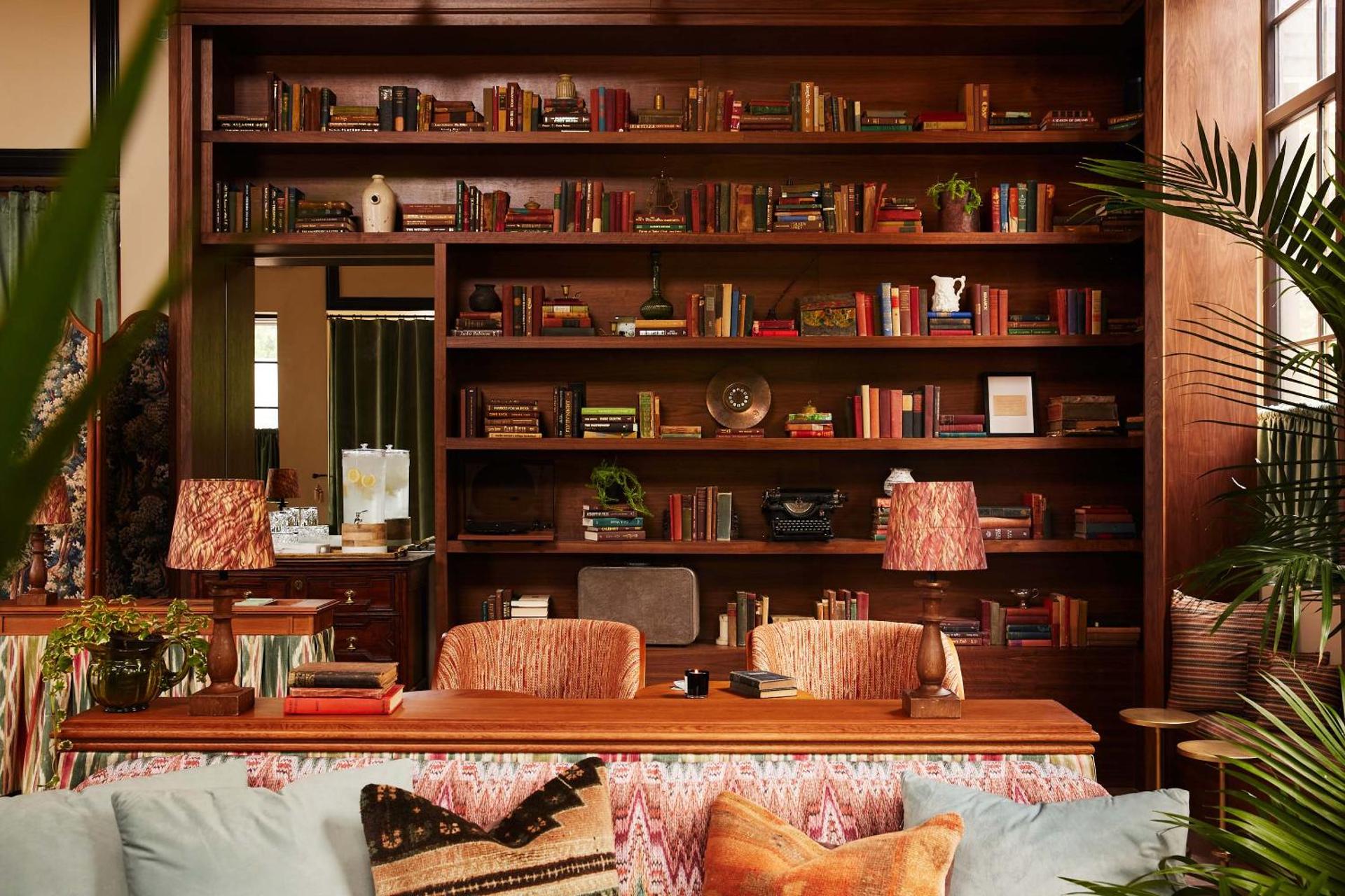 Communal lounge/ TV room