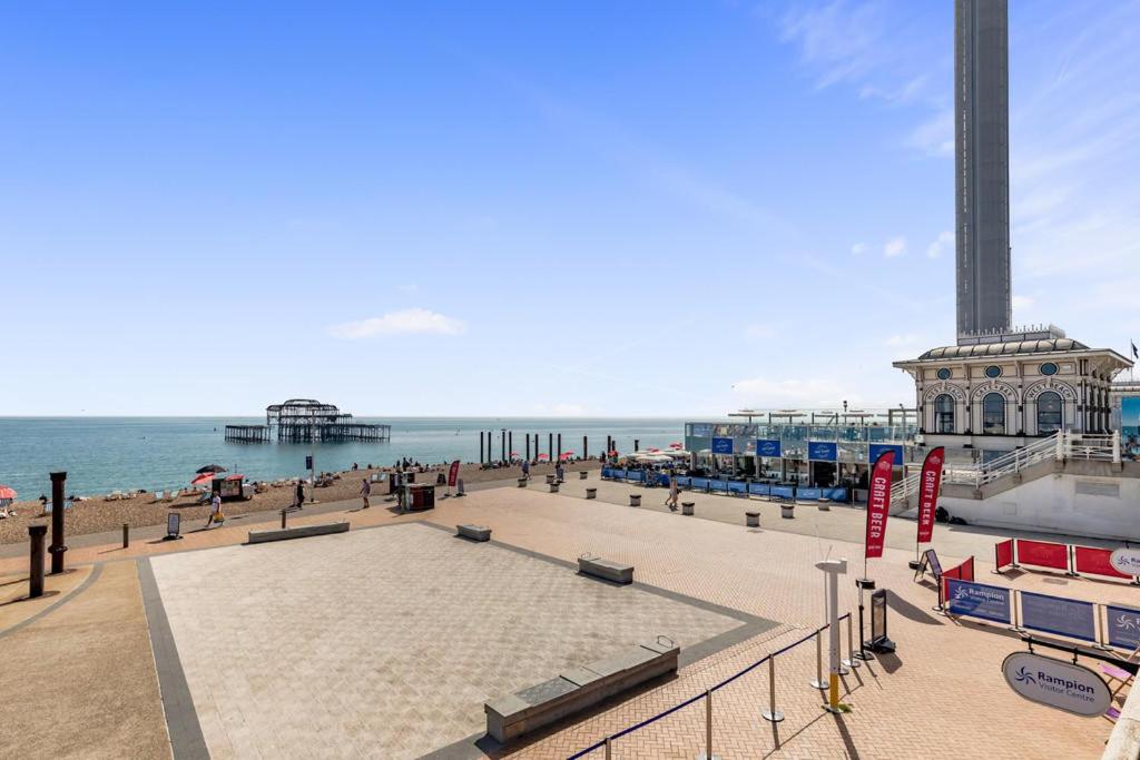 SEAFRONT SANCTUARY Beautiful Art Deco Apartment with Stunning City & Sea Views