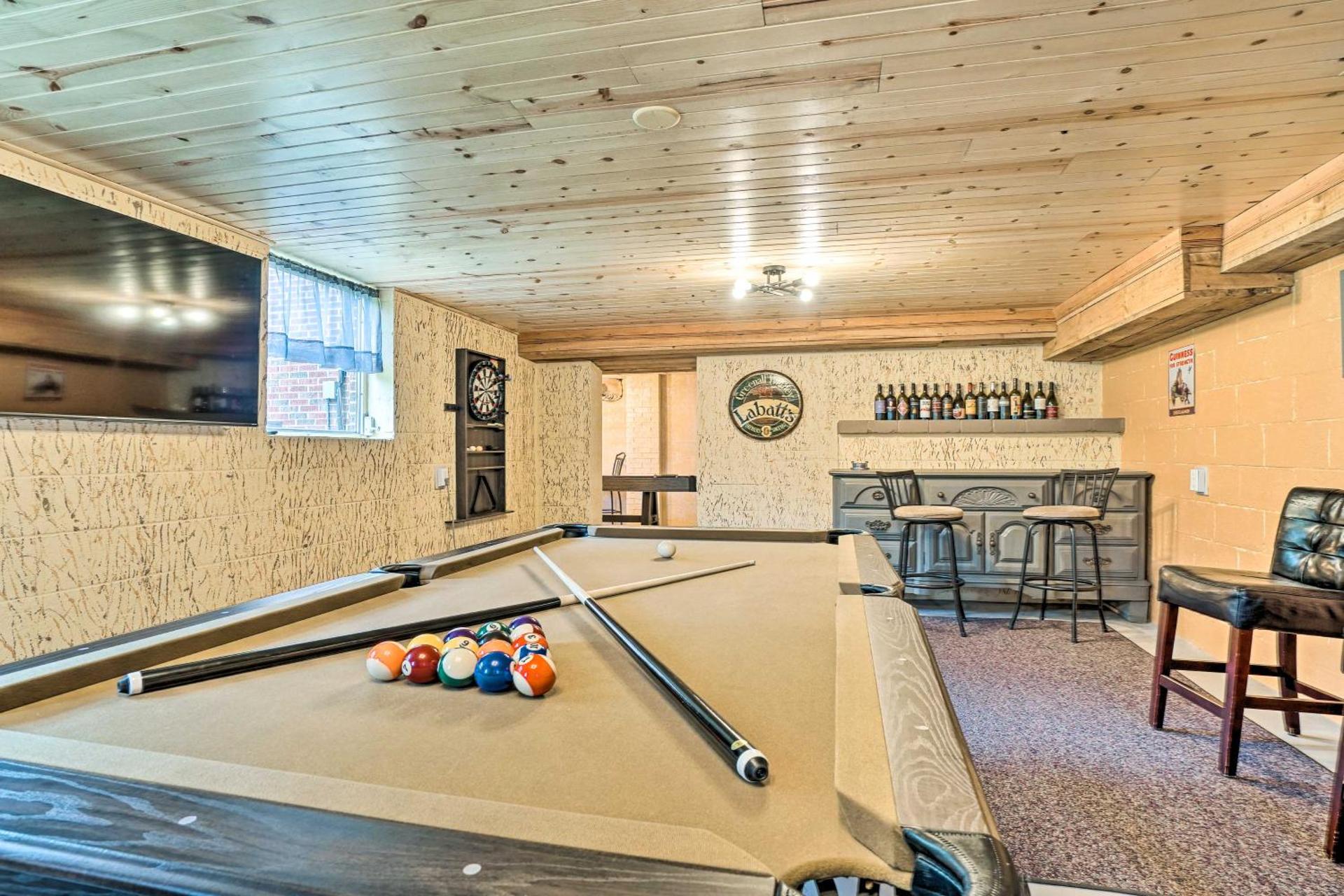 Pet Friendly Home with Hot Tub, Patio and Game Room!