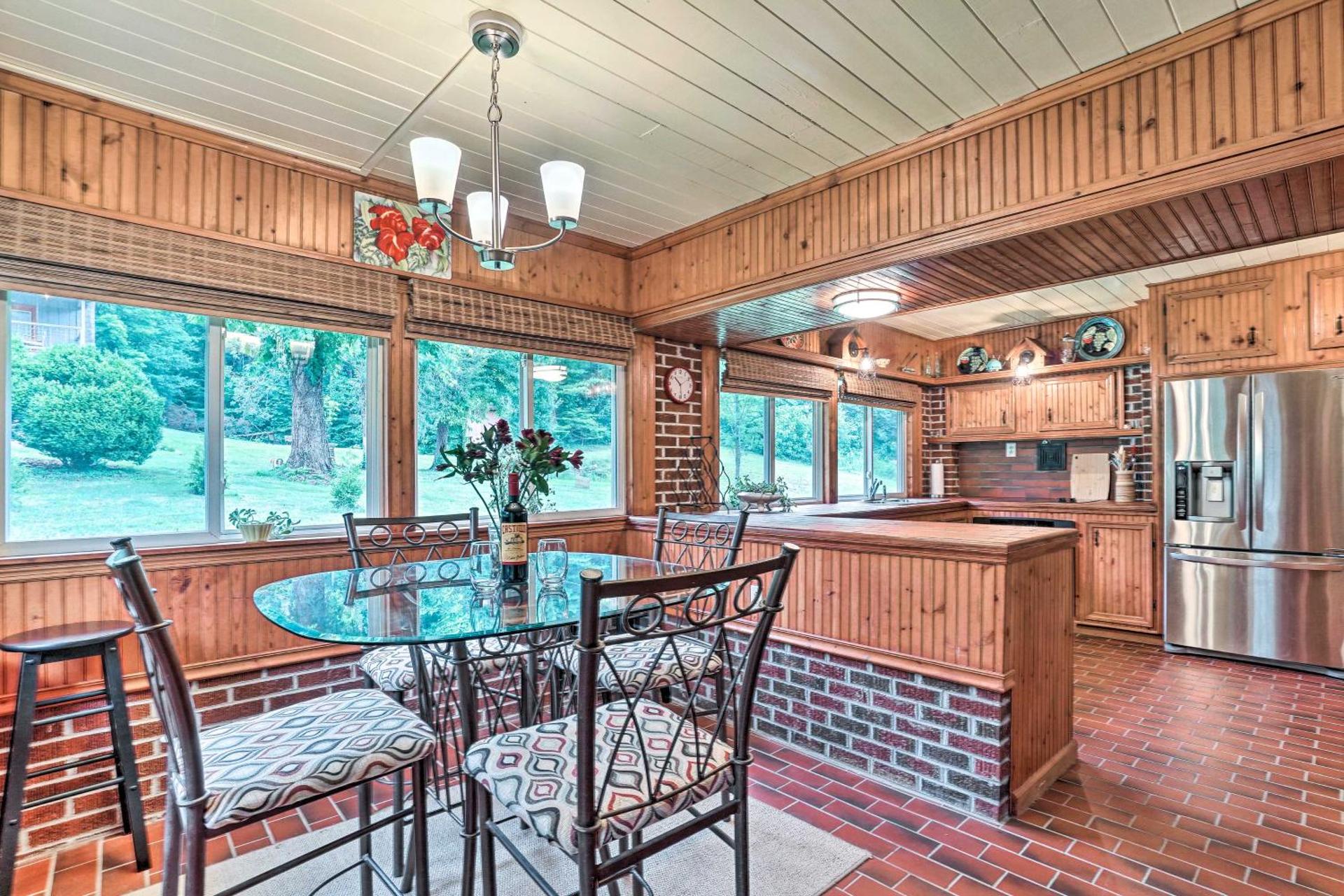 Pet Friendly Home with Hot Tub, Patio and Game Room!