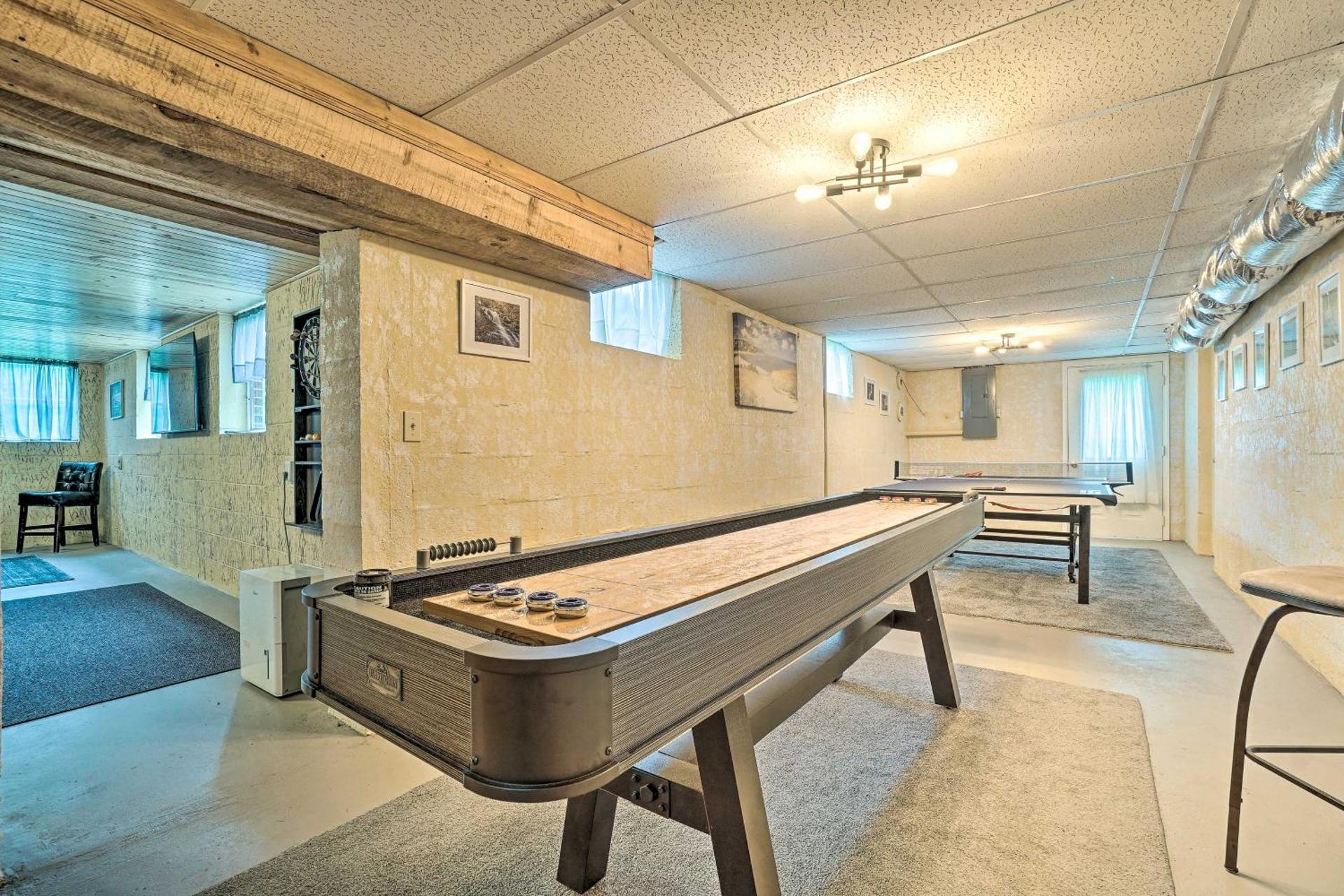 Pet Friendly Home with Hot Tub, Patio and Game Room!