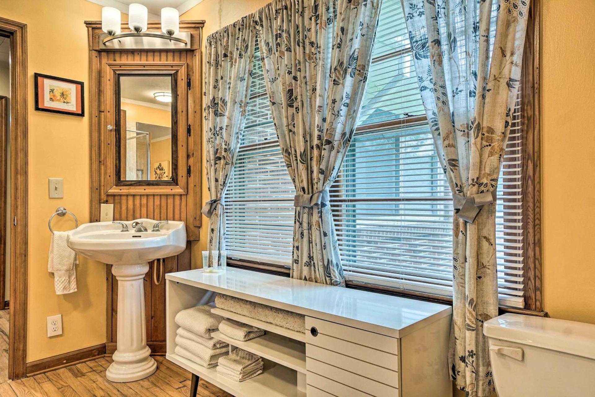 Pet Friendly Home with Hot Tub, Patio and Game Room!