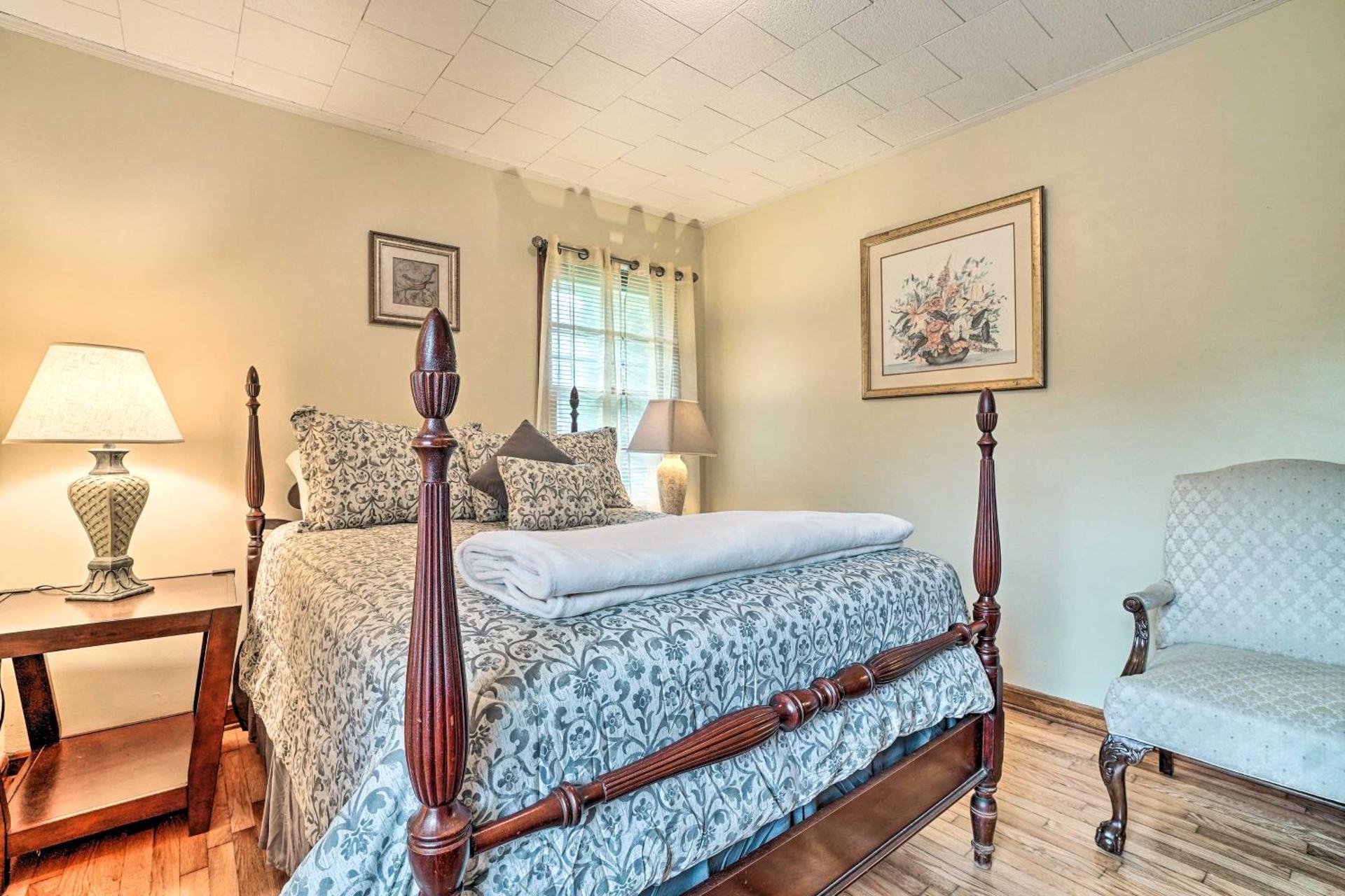 Pet Friendly Home with Hot Tub, Patio and Game Room!