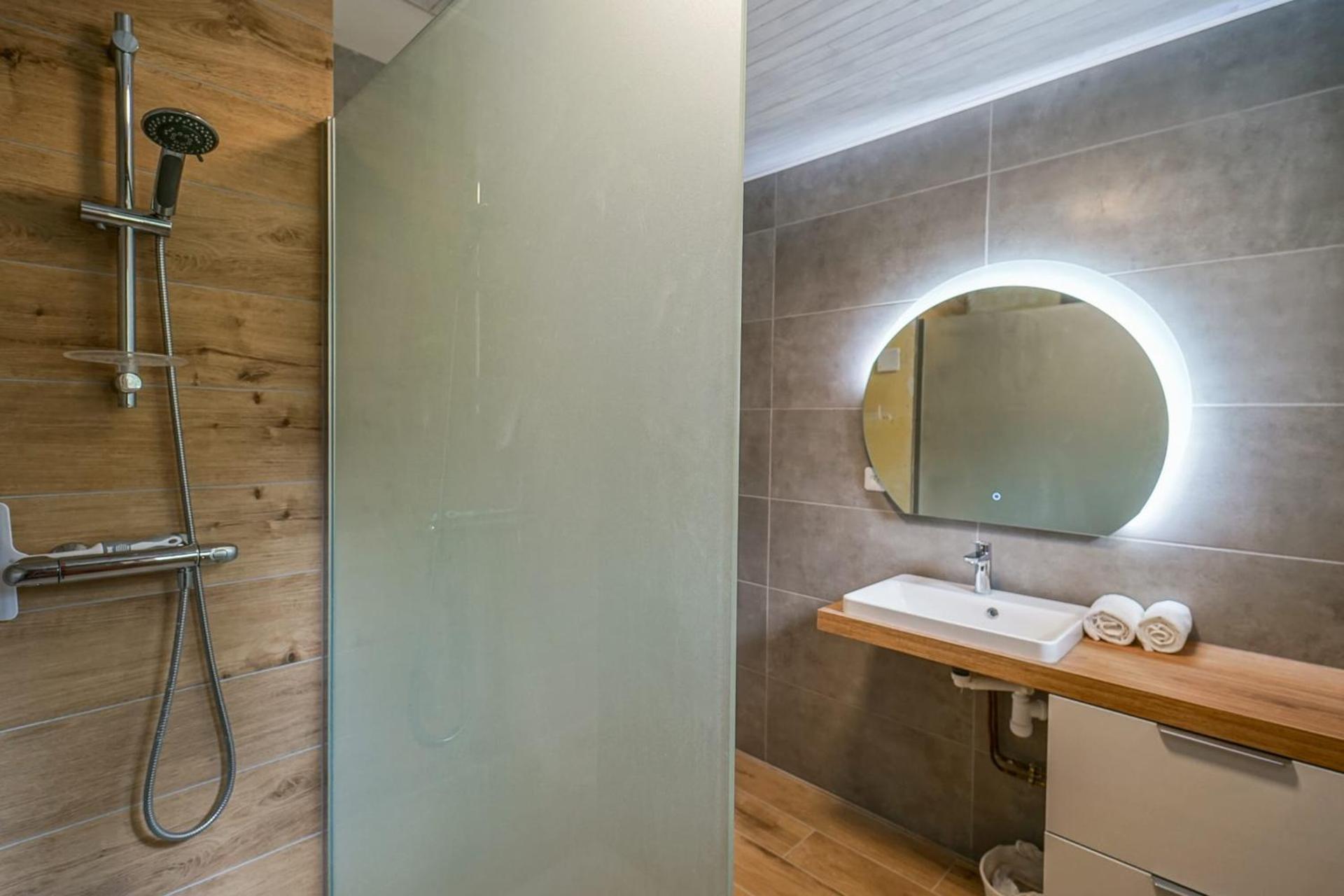 La Tournette superb quiet apartment 300 meters from the lake