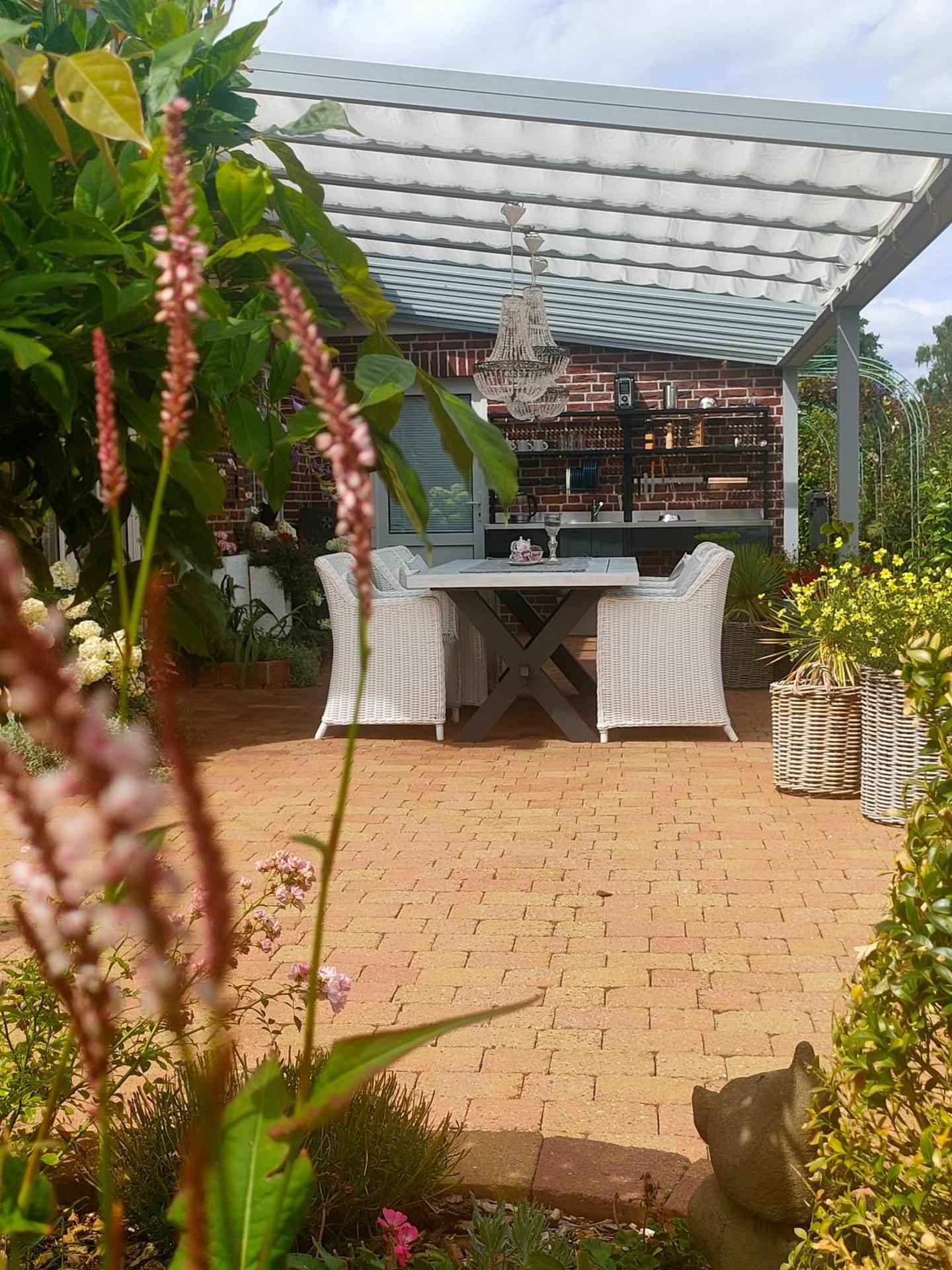 Luana`s White Cottage