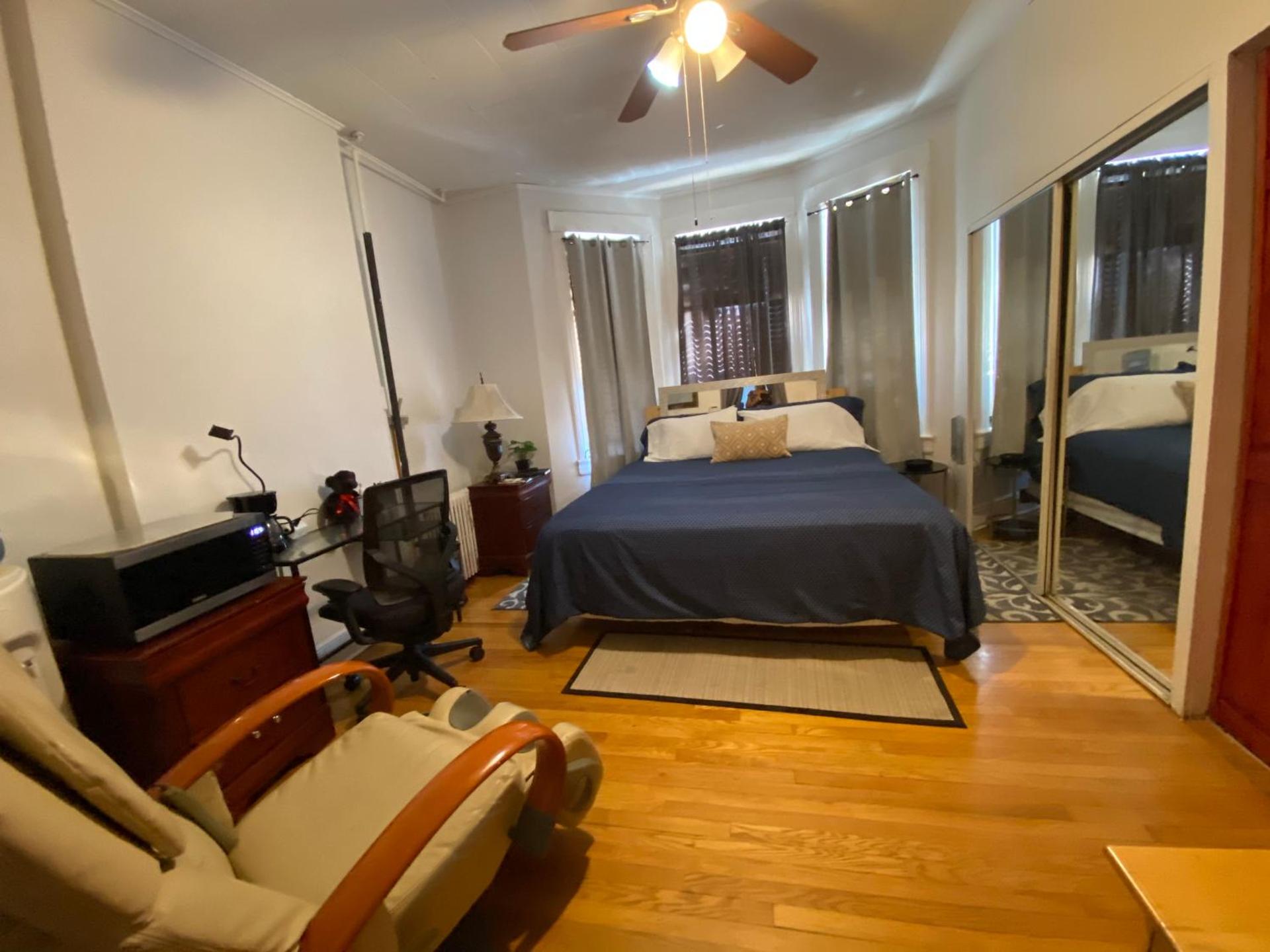 Nice 2 bedrooms, Massage Seat, close to New York, THE BEST CHOICE!!