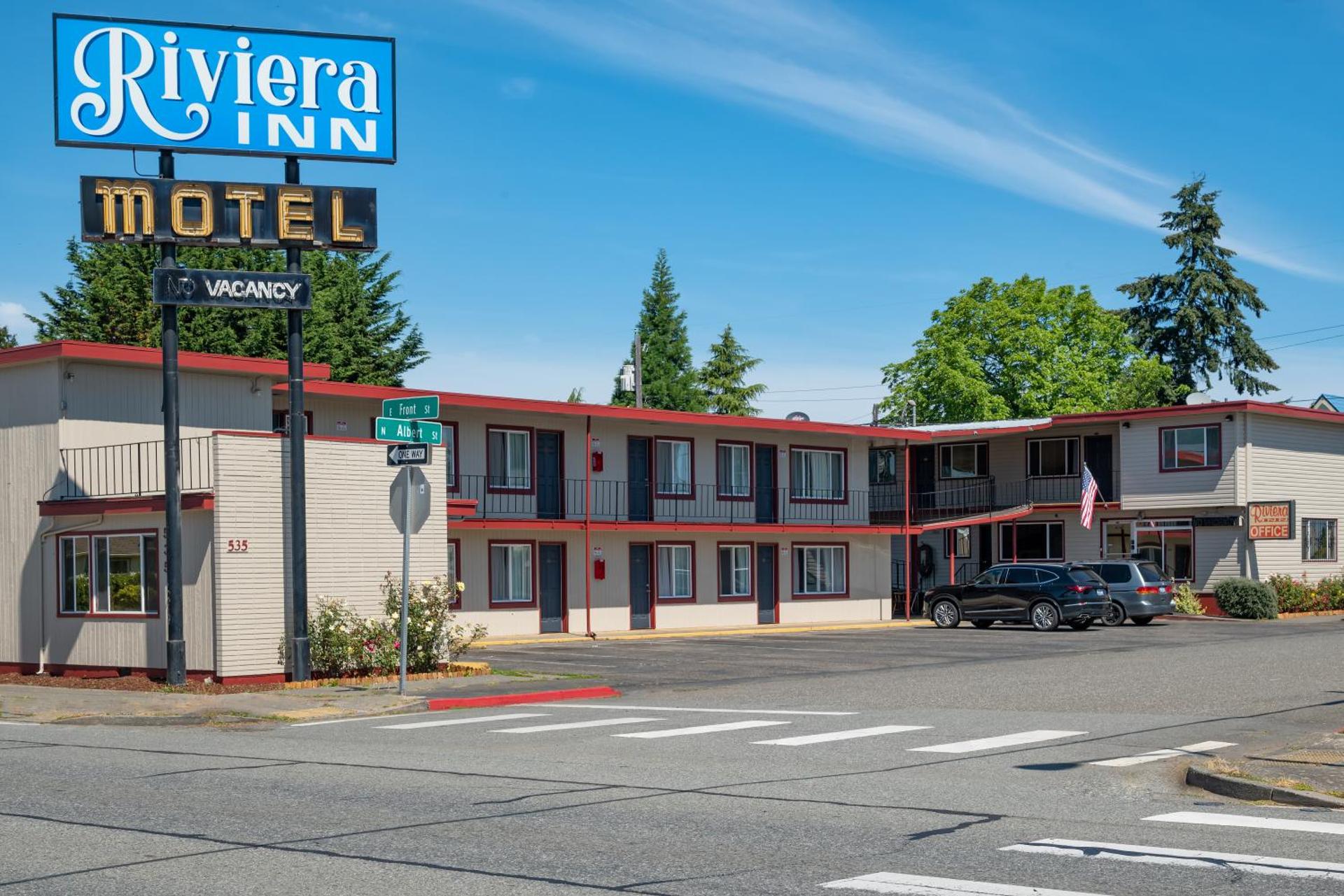 Riviera Inn