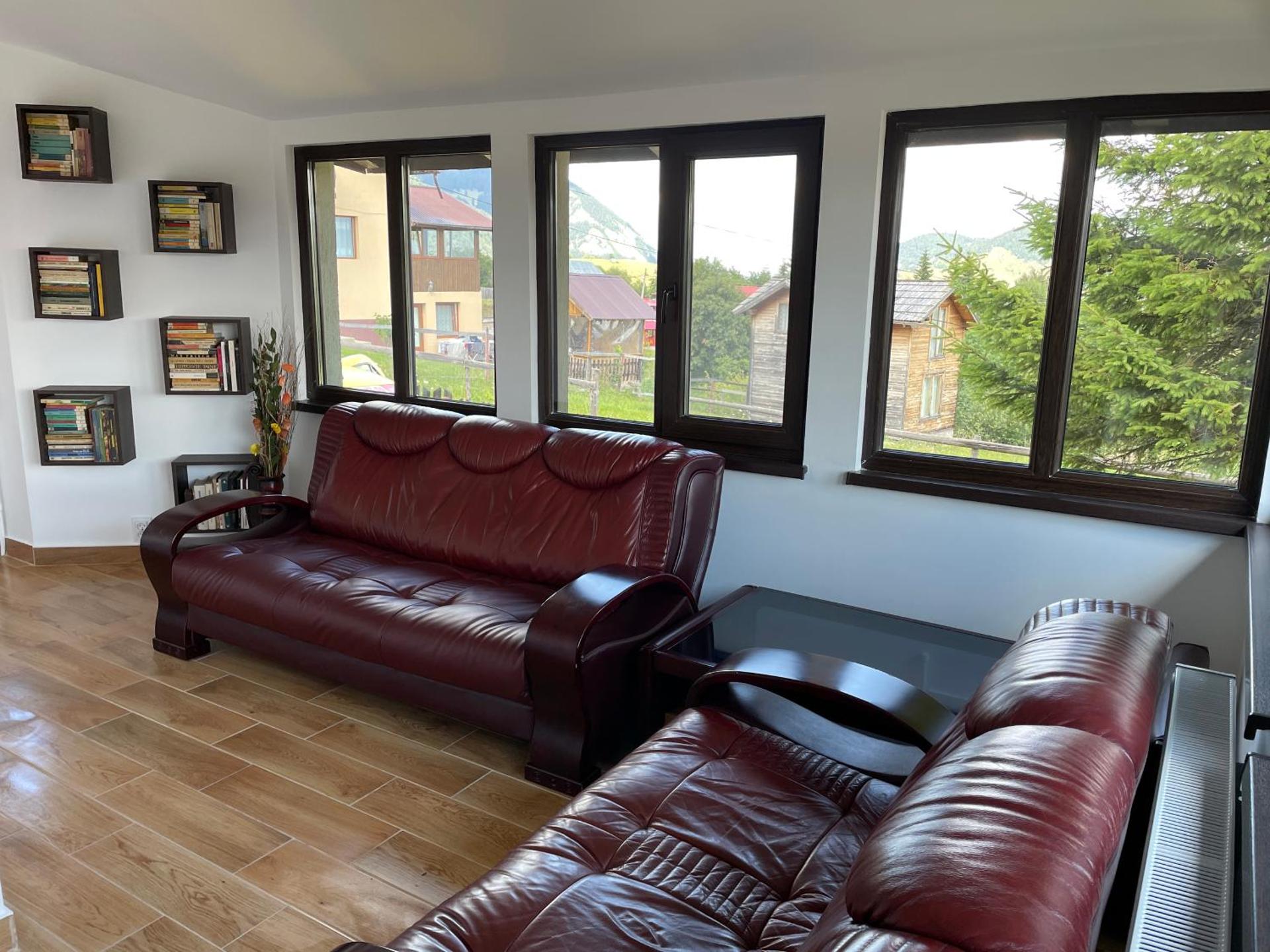 Communal lounge/ TV room