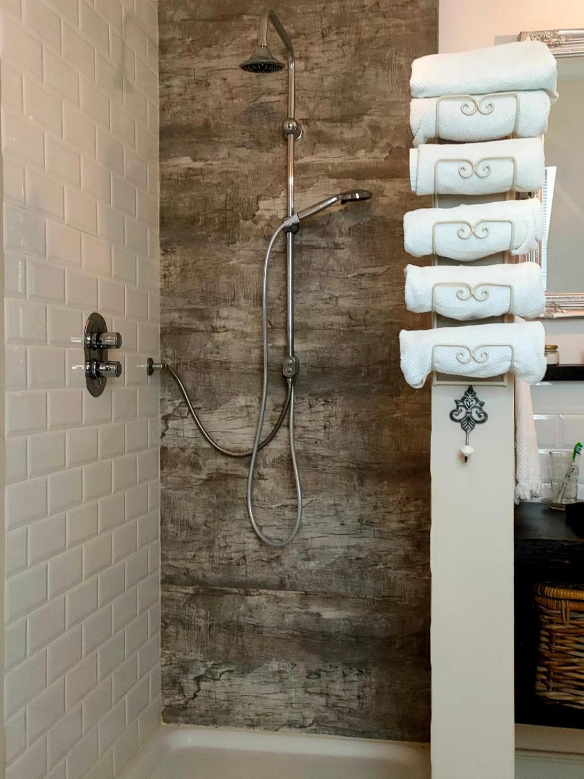 Luana`s White Cottage