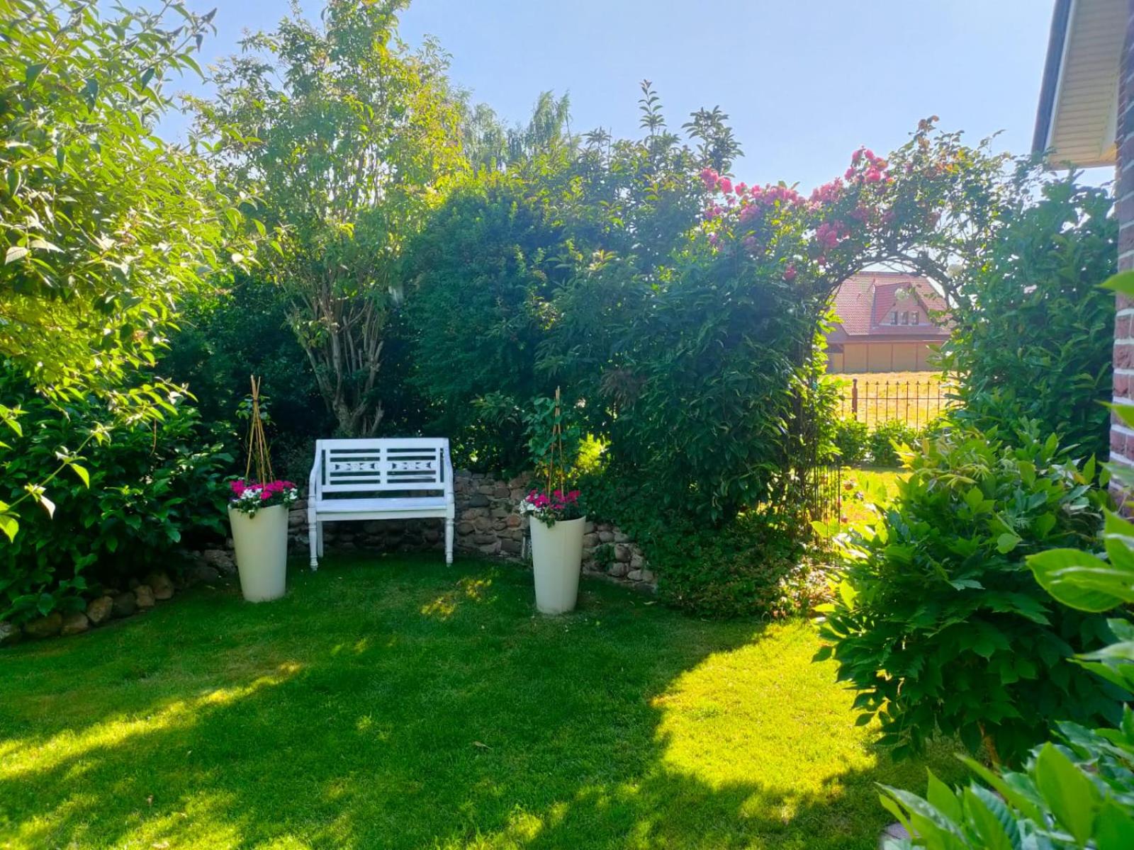 Luana`s White Cottage