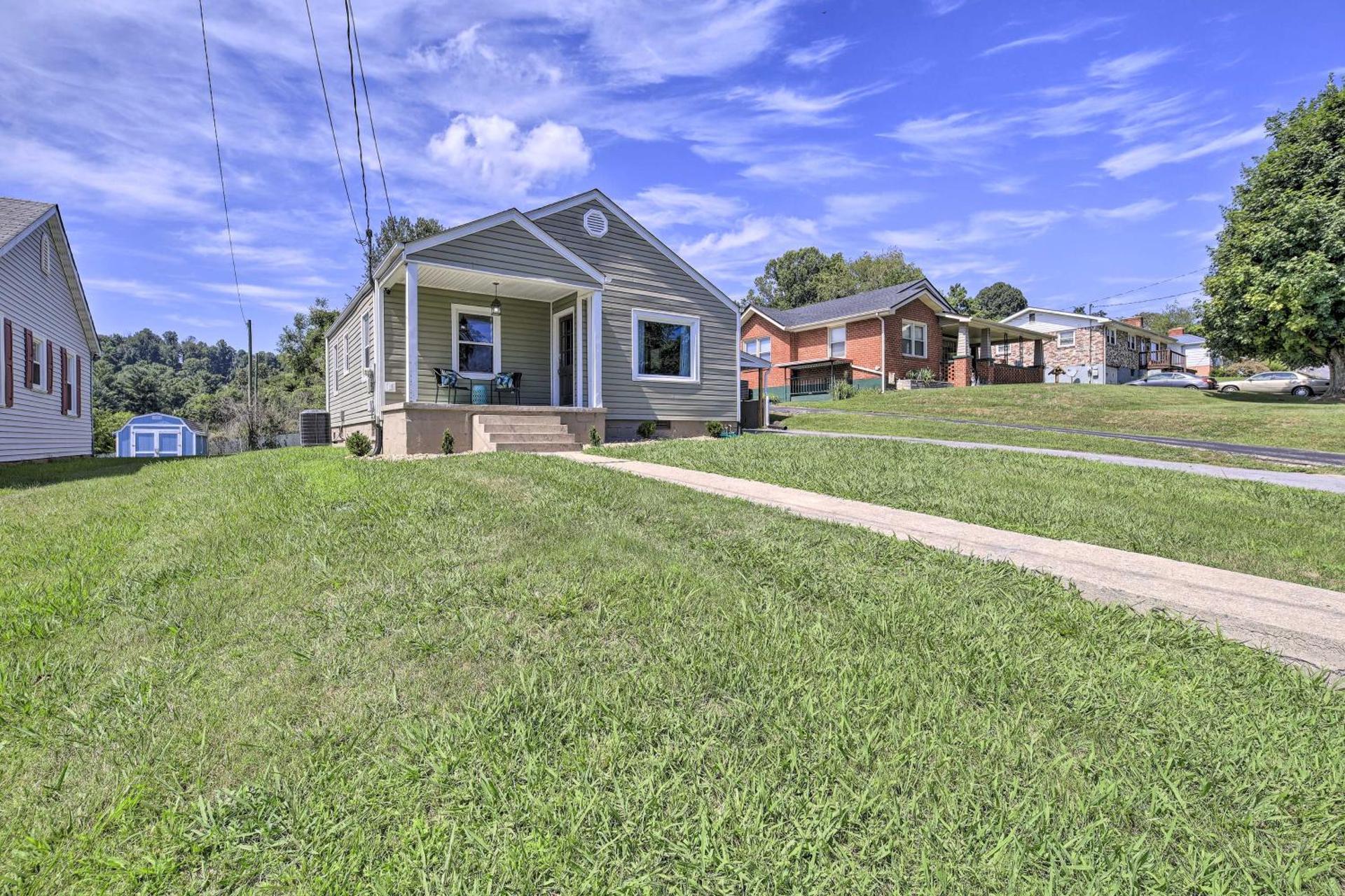 Cozy Cottage Near Dtwn Dining, Walk to Casino