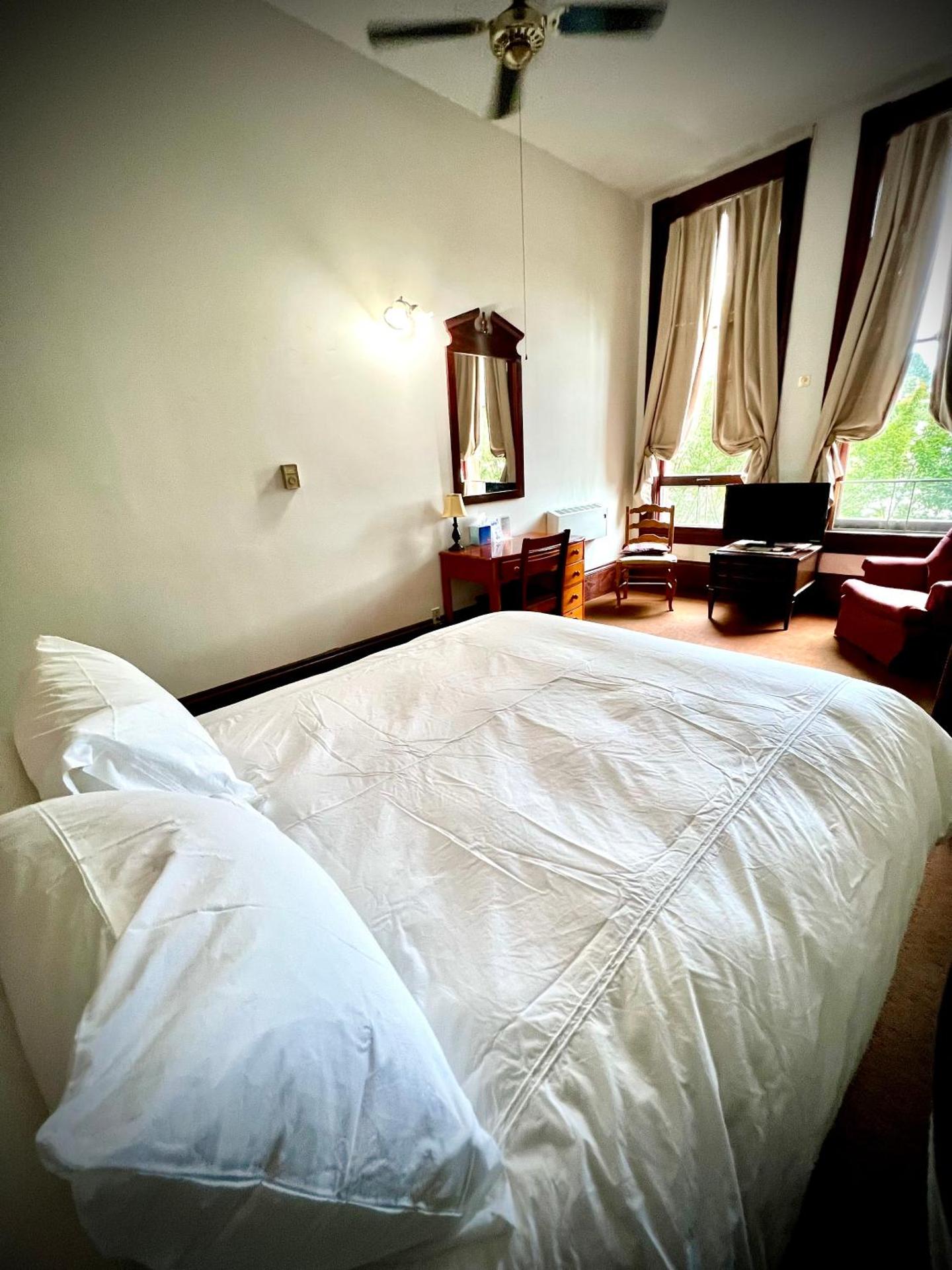 Standard Queen Room - No pets