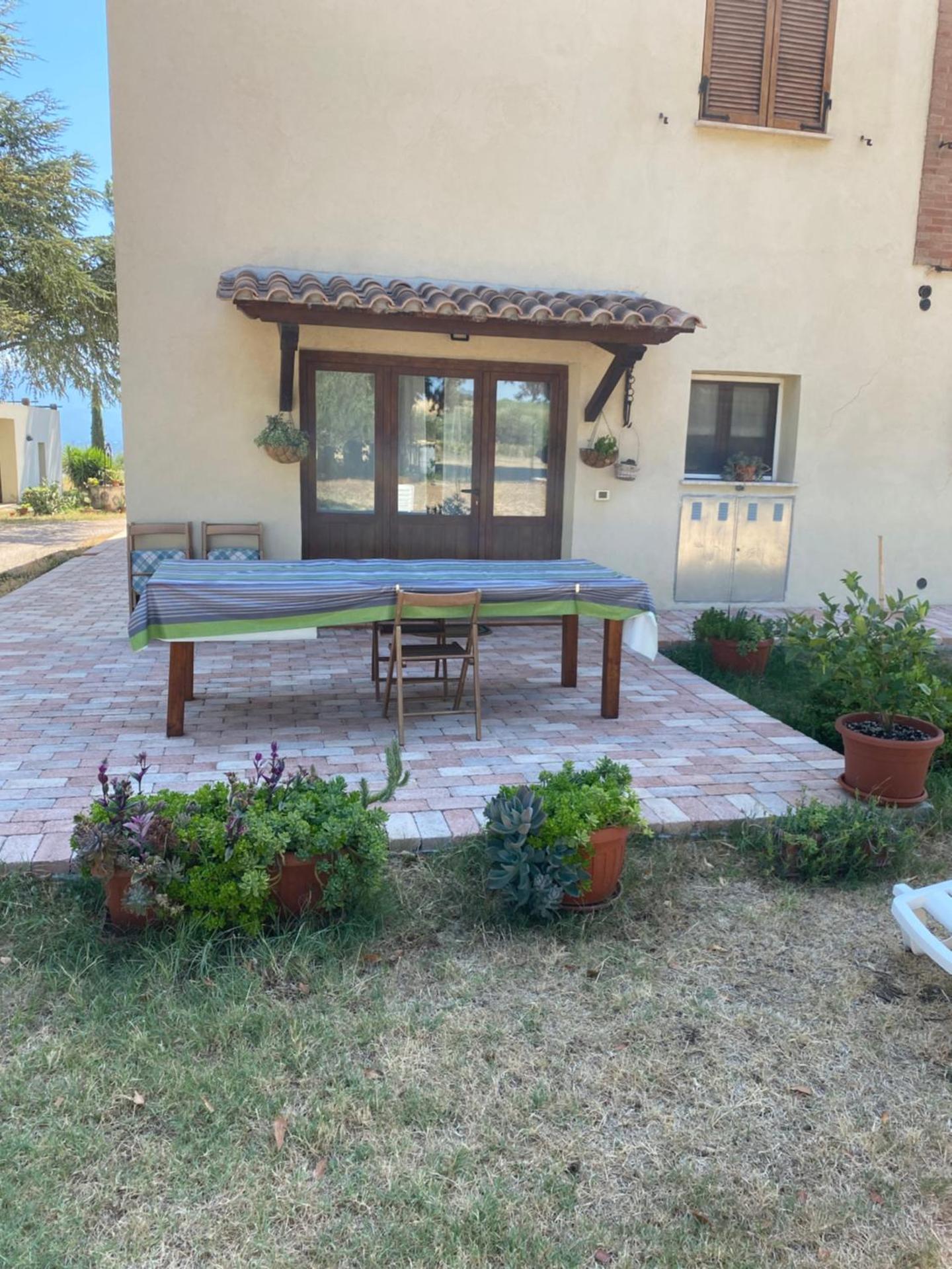 Casale in collina vista Assisi,Brufa di Torgiano