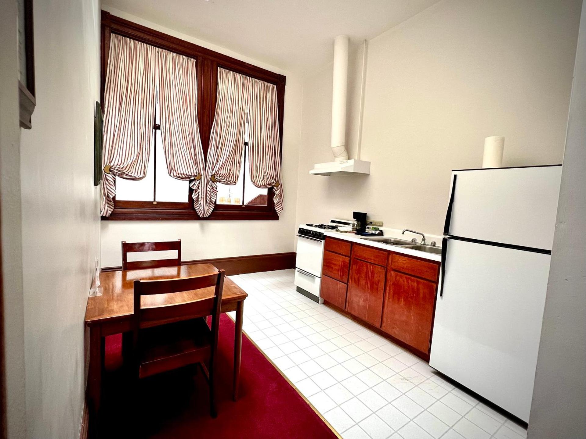 Queen Studio - No pets