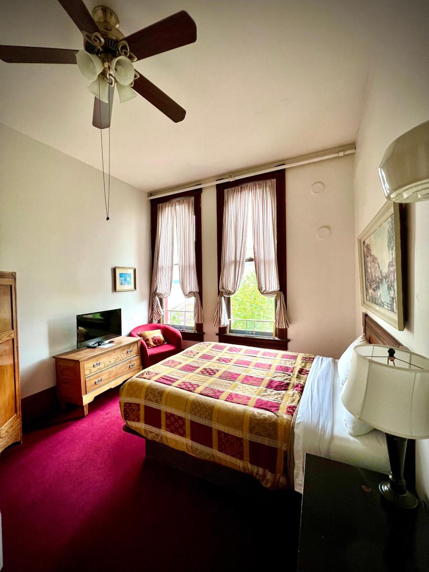 Queen Studio - No pets