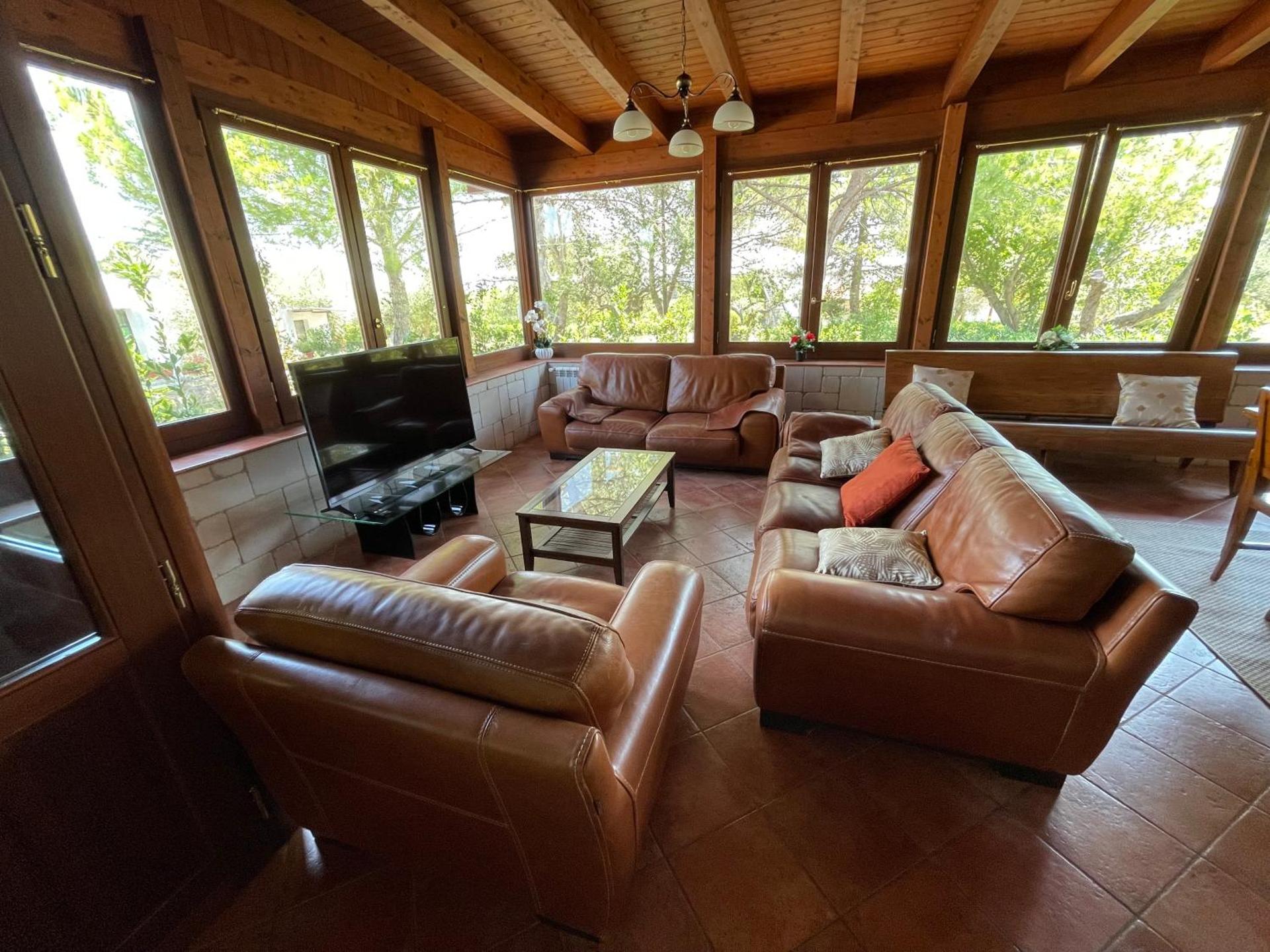 Communal lounge/ TV room