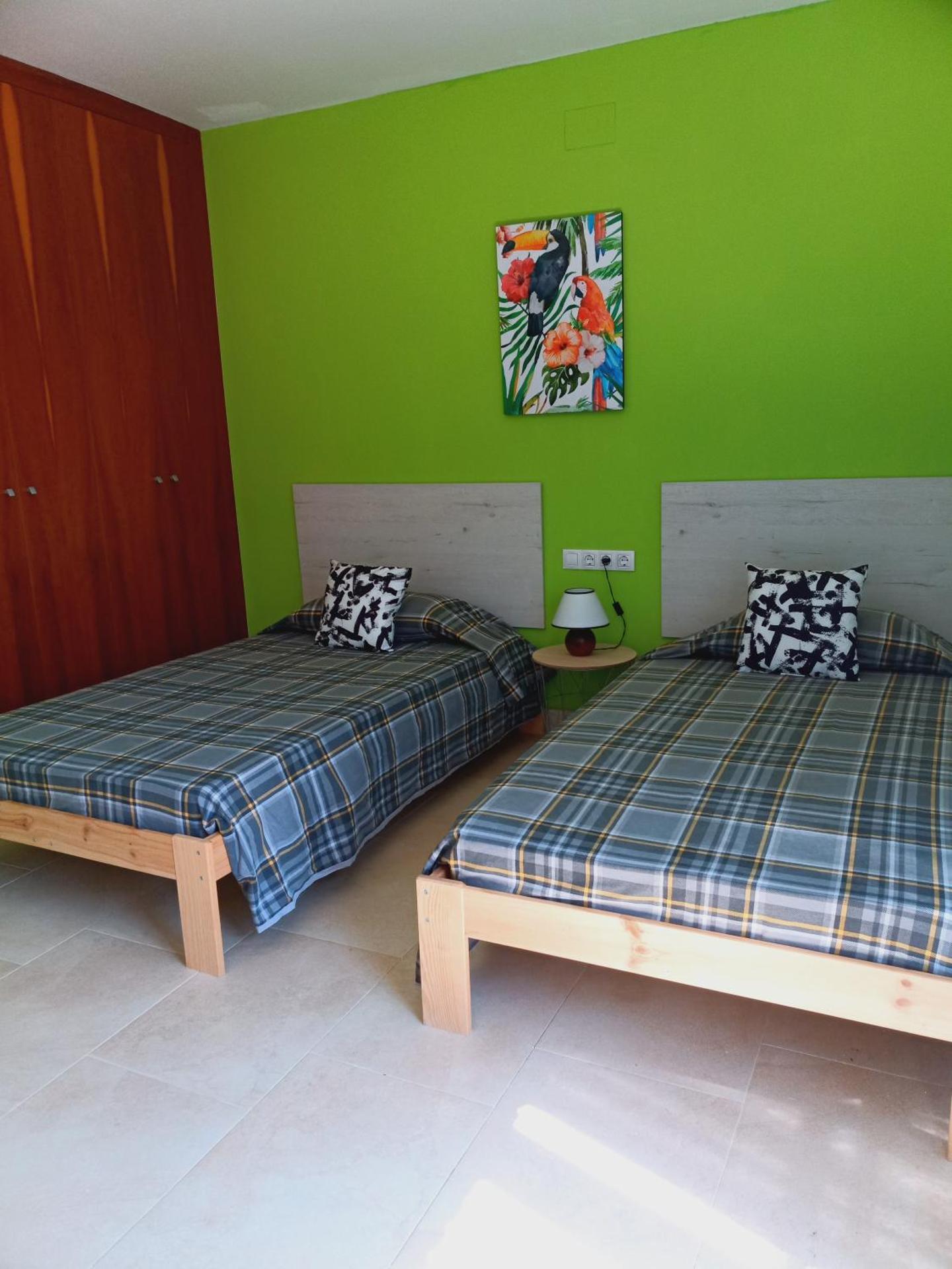 Chalet amplio con Jardín y zona barbacoa.