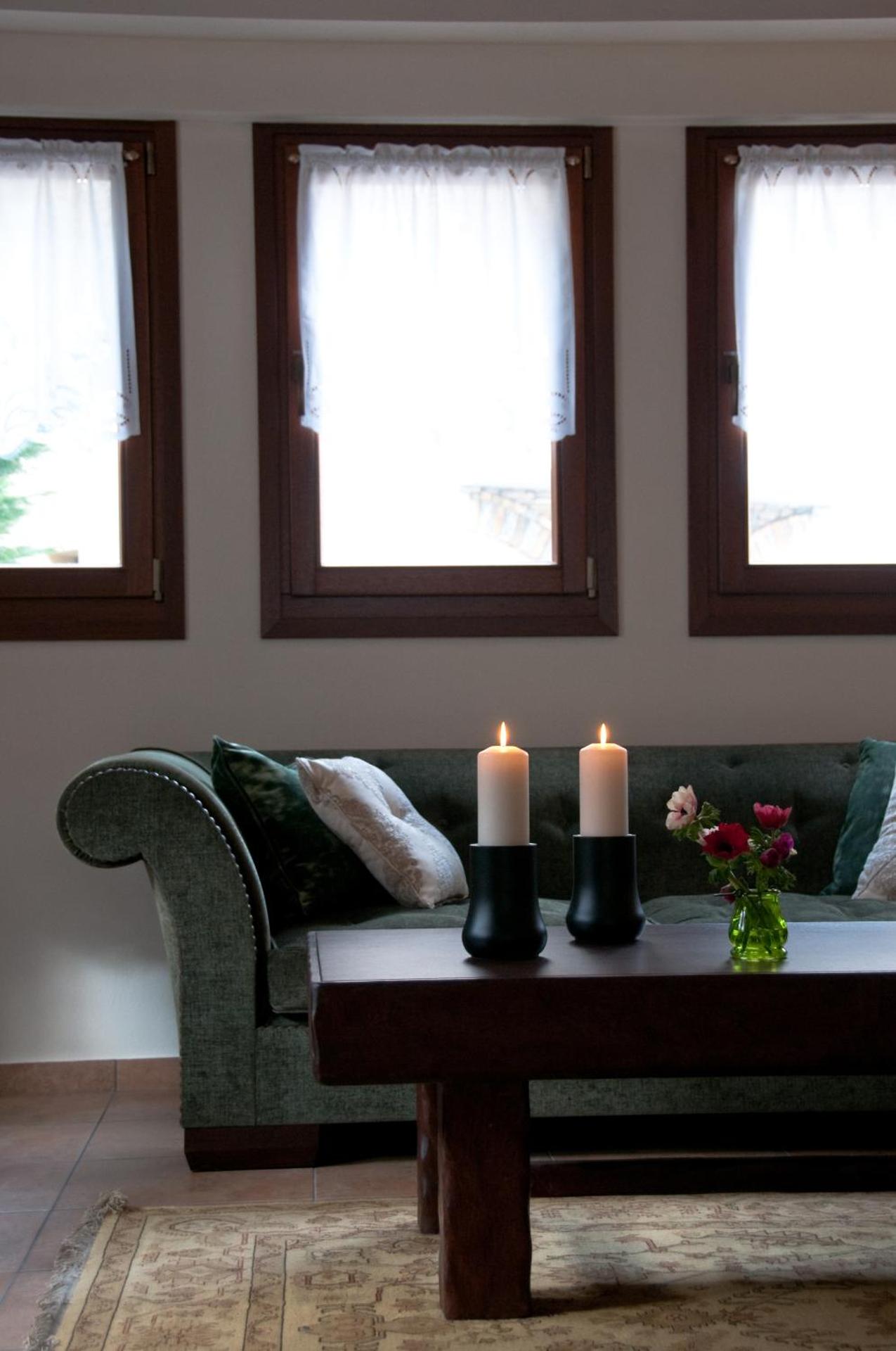 Communal lounge/ TV room