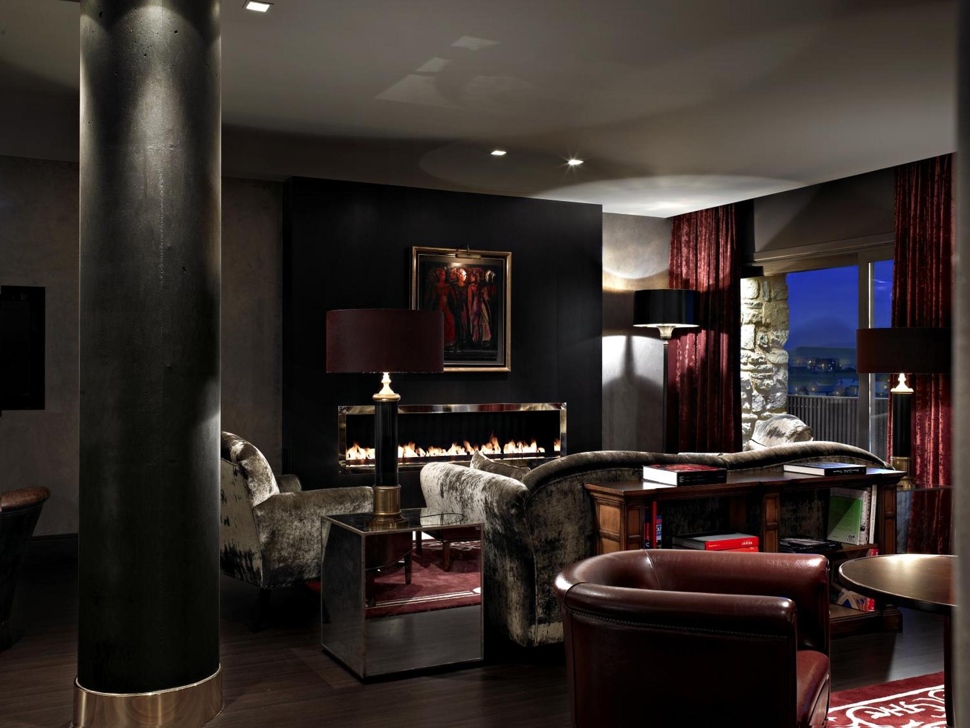 Communal lounge/ TV room