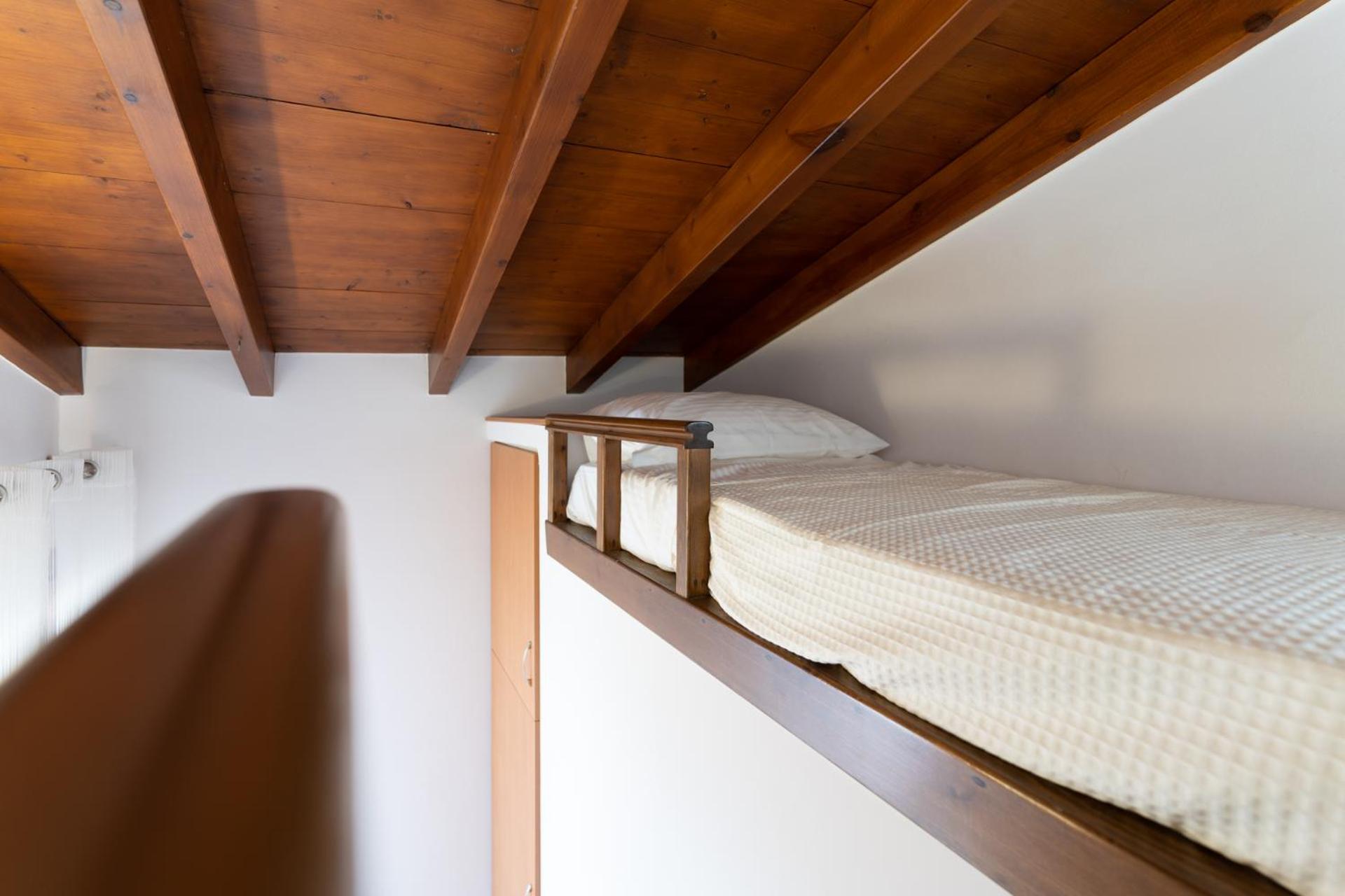 Παραθαλάσσια κατοικία με μπάρμπεκιου και τζακούζι