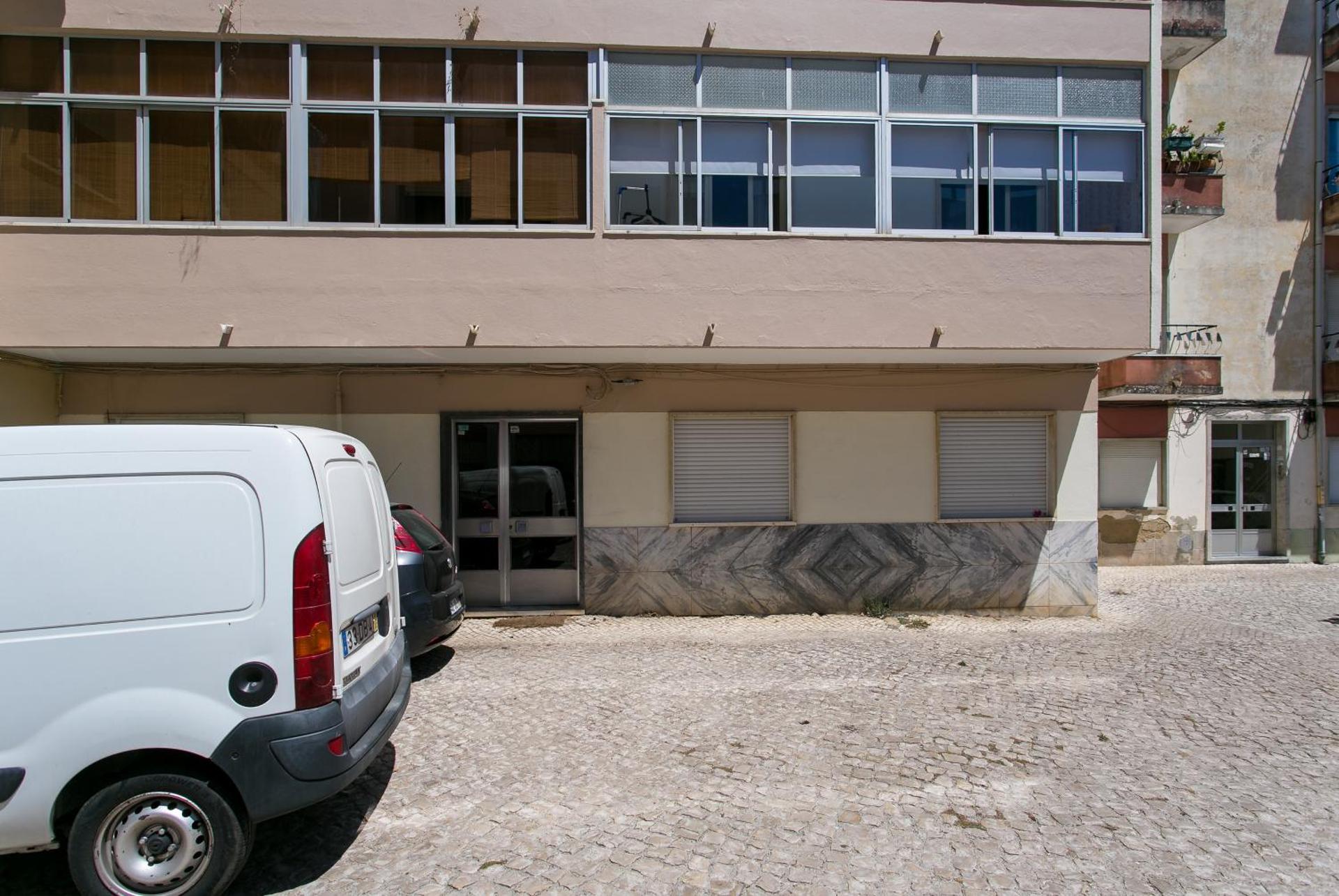 Isabel Dream IV, 400m from the train