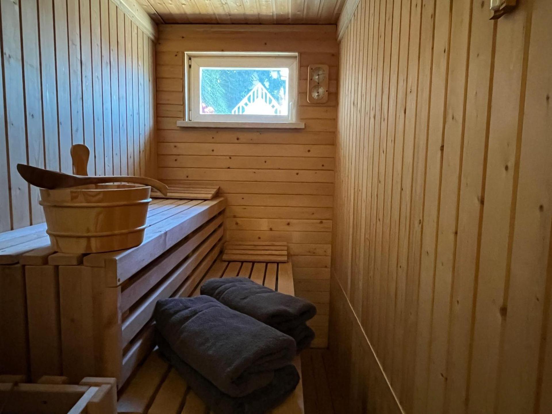 Saechsische-Schweiz-Ferienhaus-Wohnung-1-mit-Elbblick-Sauna-und-Kamin