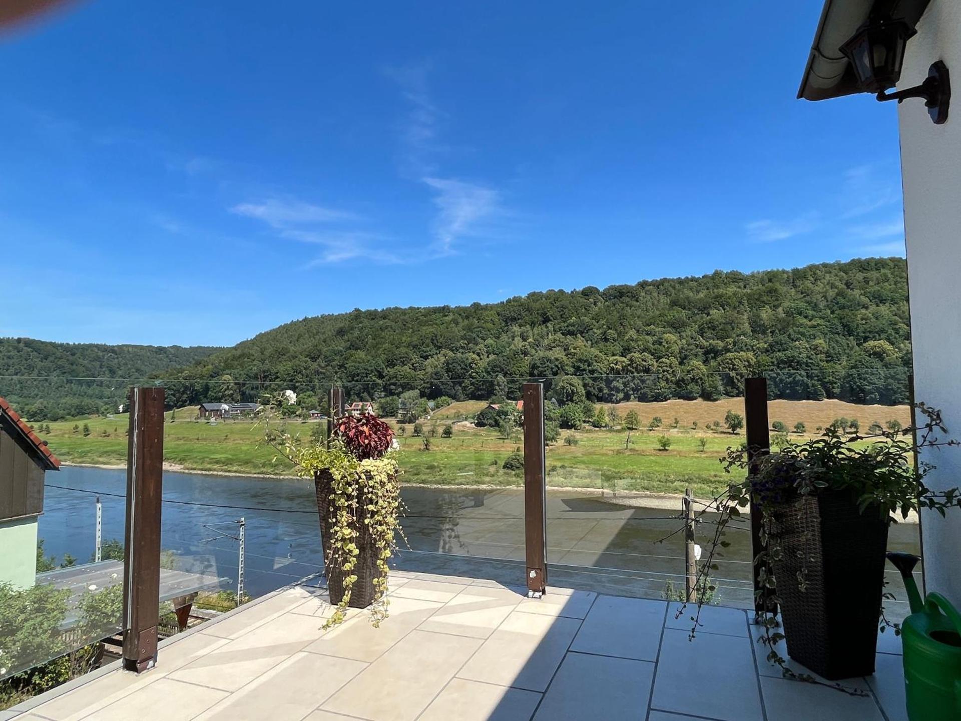 Saechsische-Schweiz-Ferienhaus-Wohnung-1-mit-Elbblick-Sauna-und-Kamin