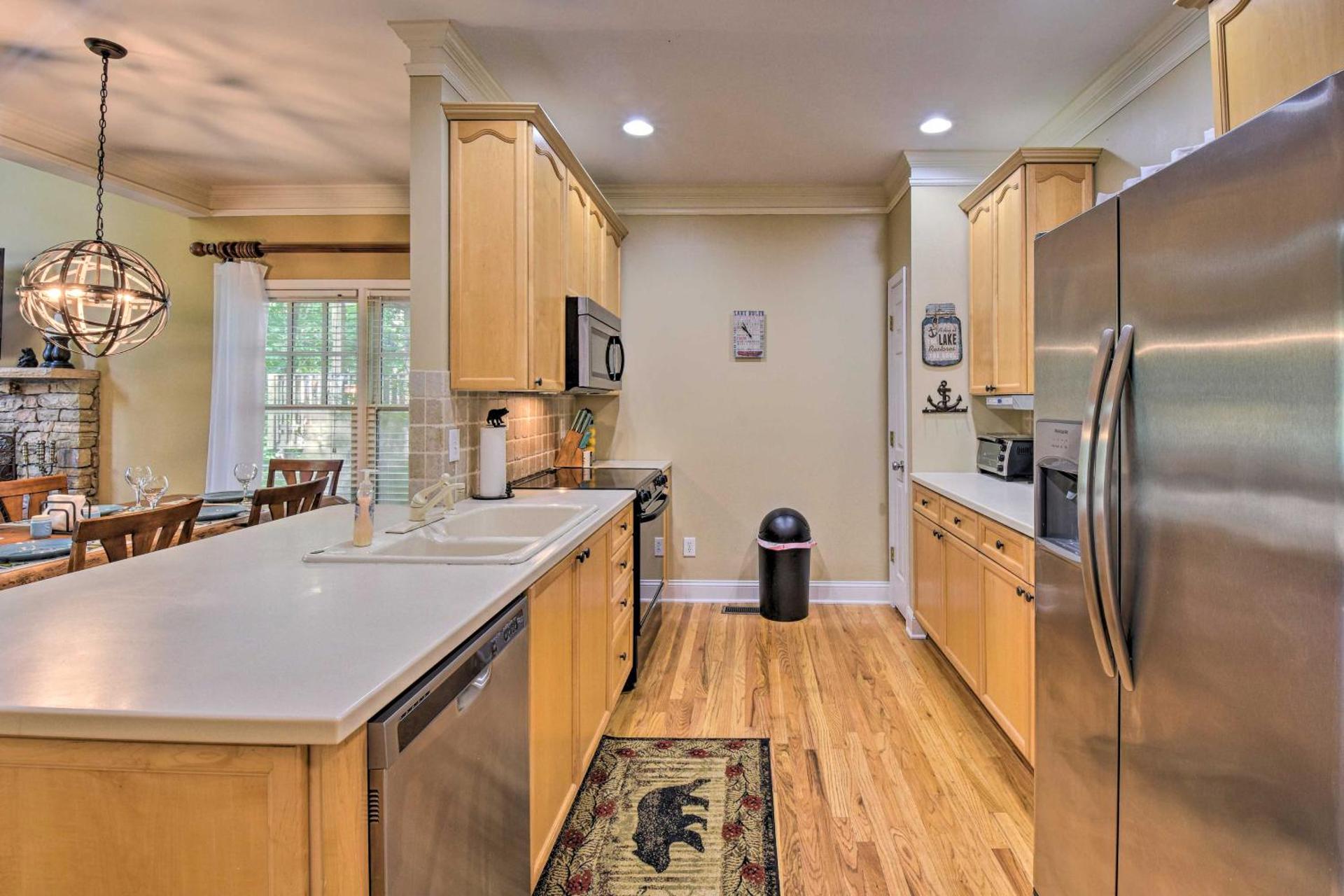 Big Canoe Retreat with Deck and Golf Course Views