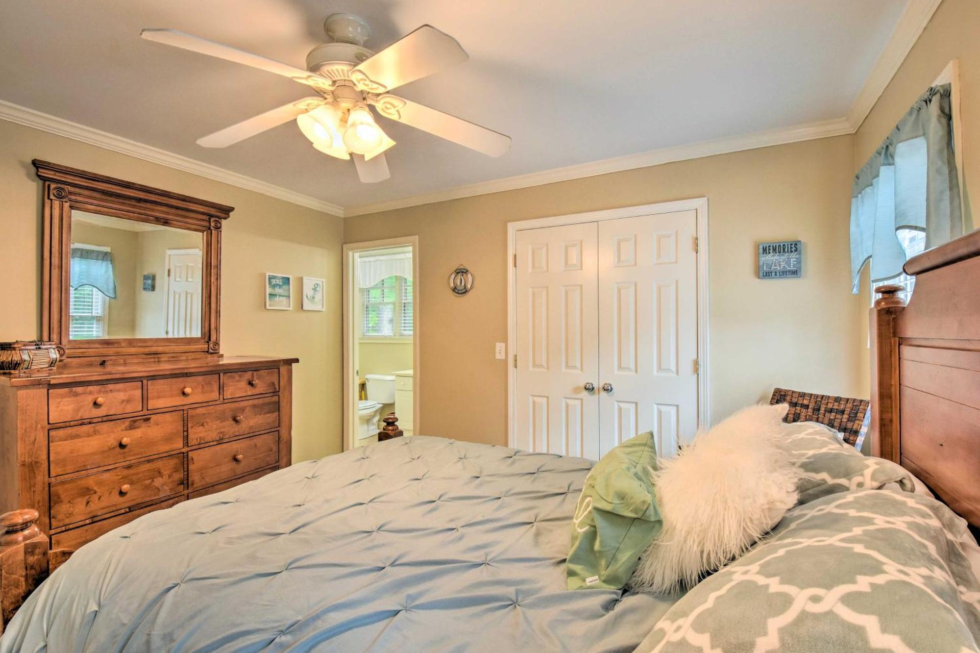 Big Canoe Retreat with Deck and Golf Course Views