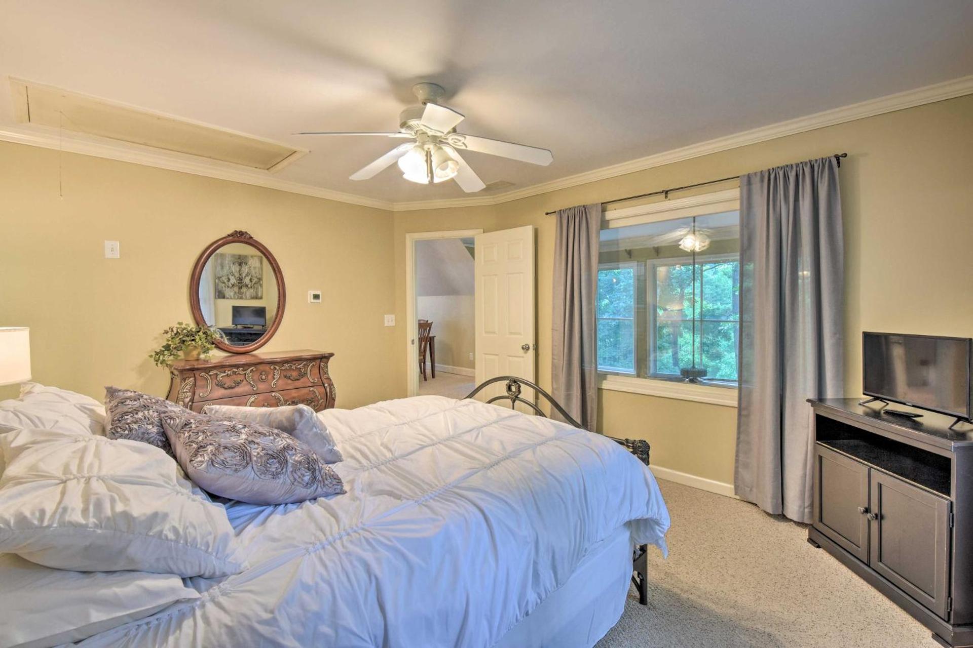 Big Canoe Retreat with Deck and Golf Course Views