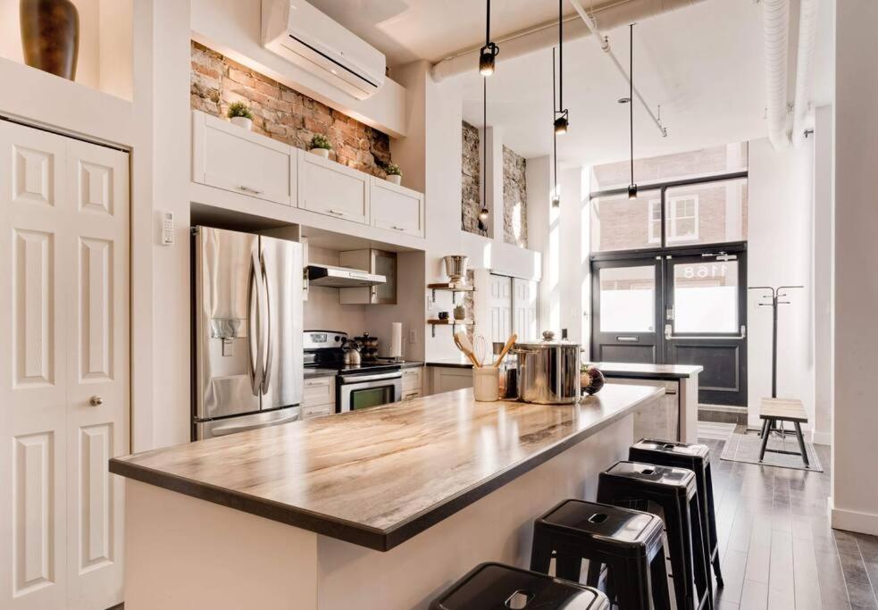 GENERATIONS QUEBEC OLD CITY/ Parking/ Family