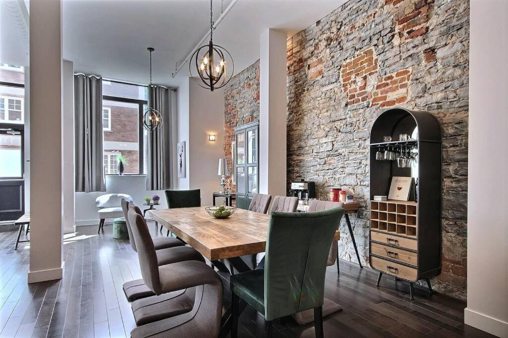 GENERATIONS QUEBEC OLD CITY/ Parking/ Family